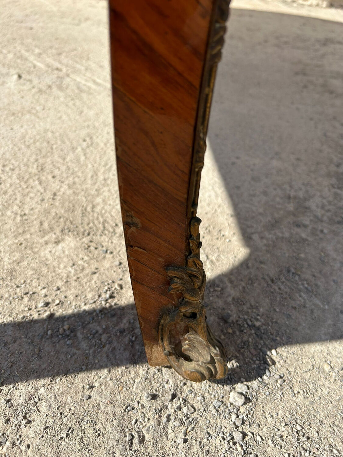 Rosewood chest of drawers