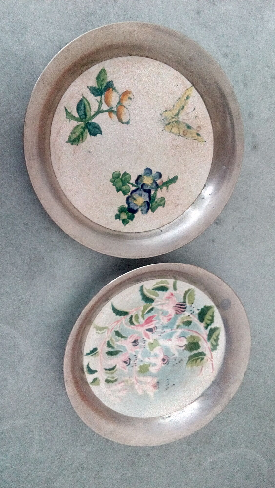 Duo of sub bouteilles or metal and ceramic coasters