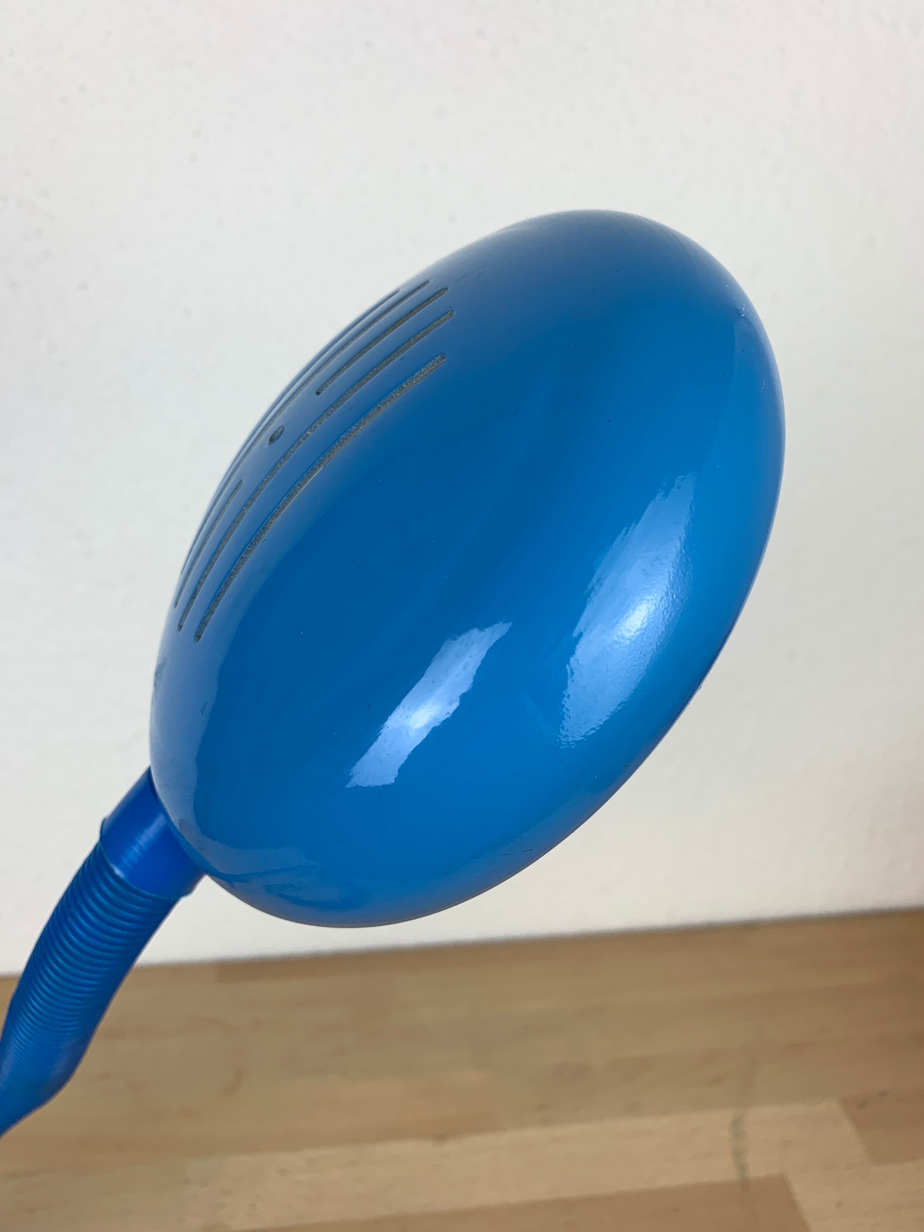 Flexible snake lamp blue 80s memphis