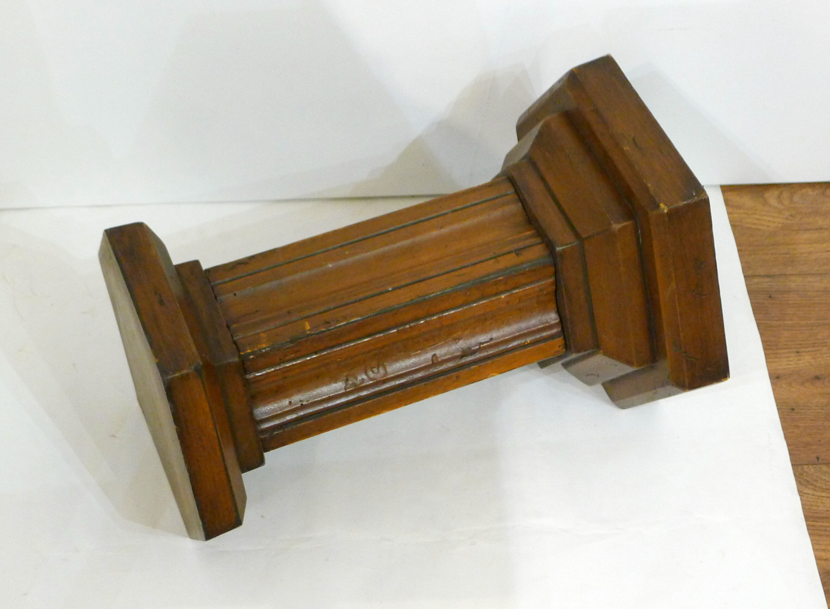 Column harness plant holder