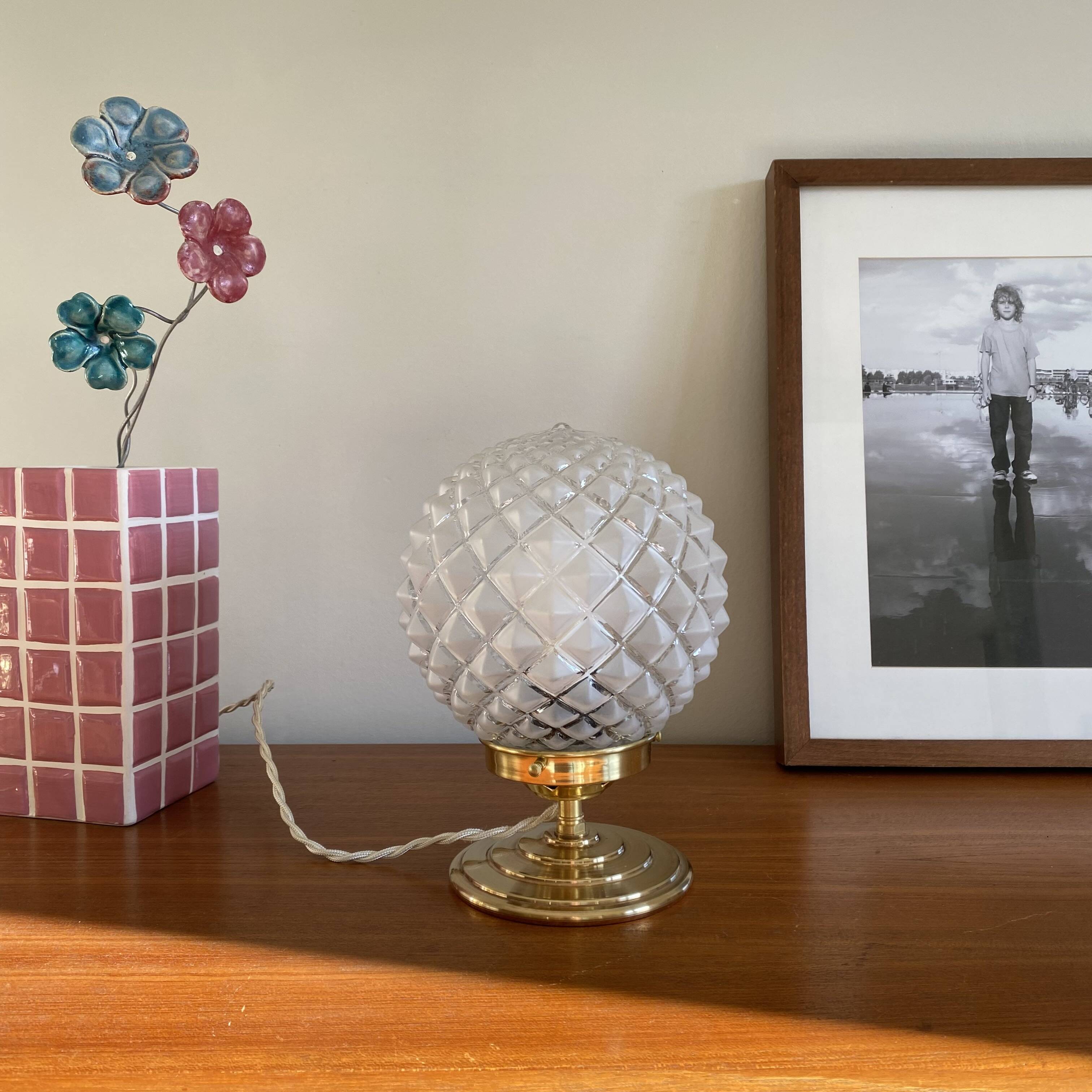 Table lamp, desk, globe in antique glass and brass base
