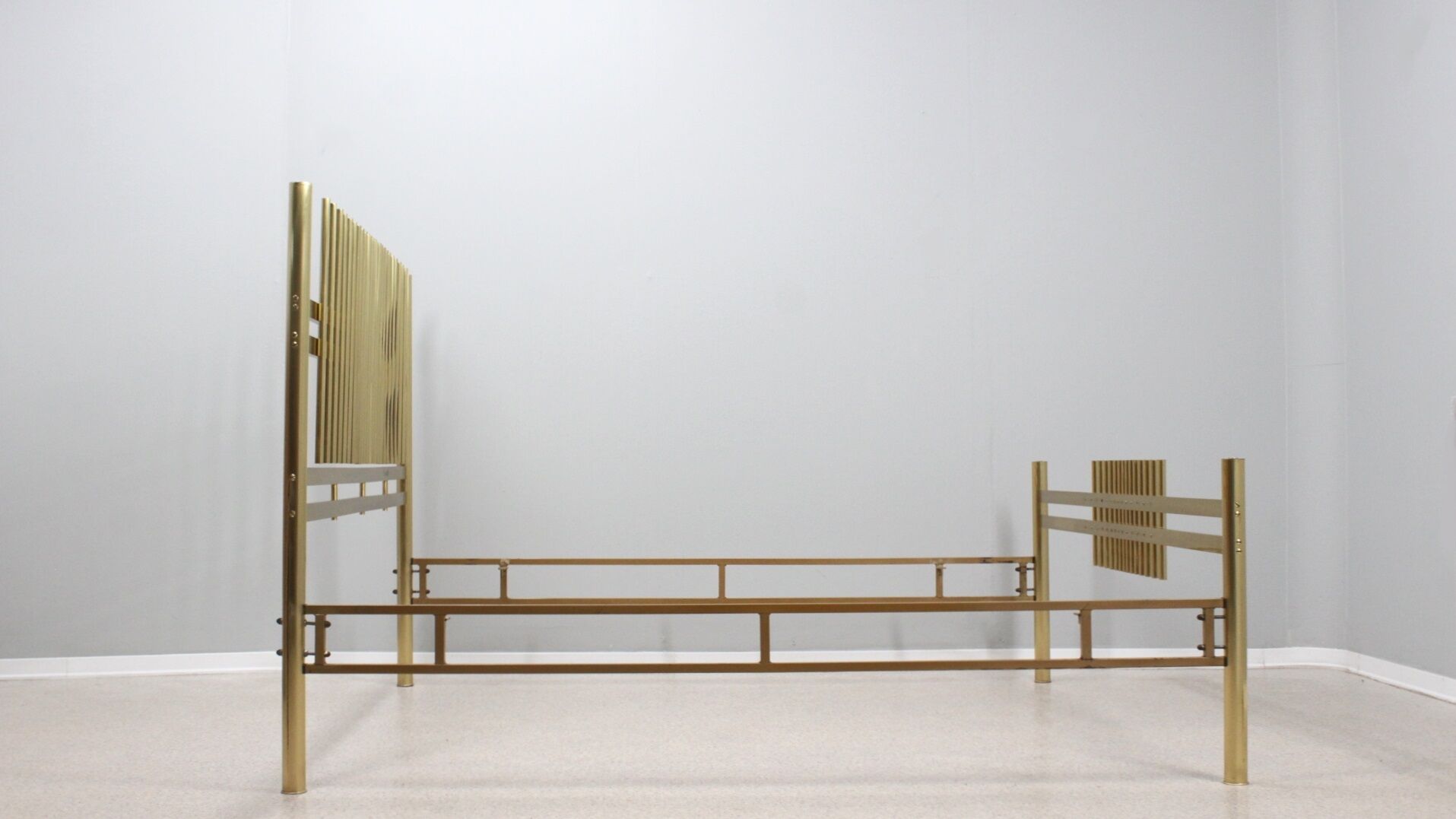 Vintage golden brass bed frigerio 1970s