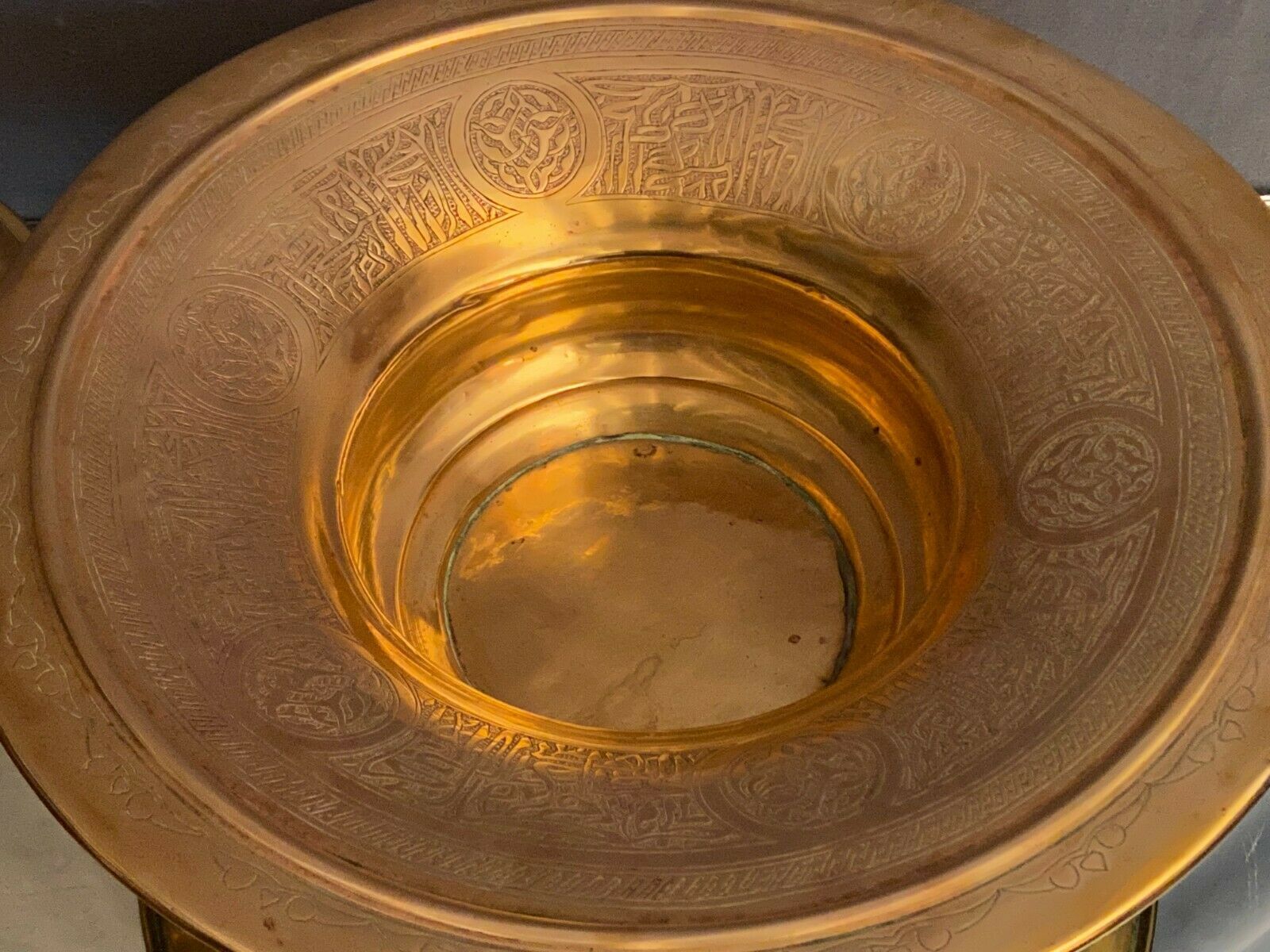 Bronze brass dish with chiseled decor Art of Islam Middle East
