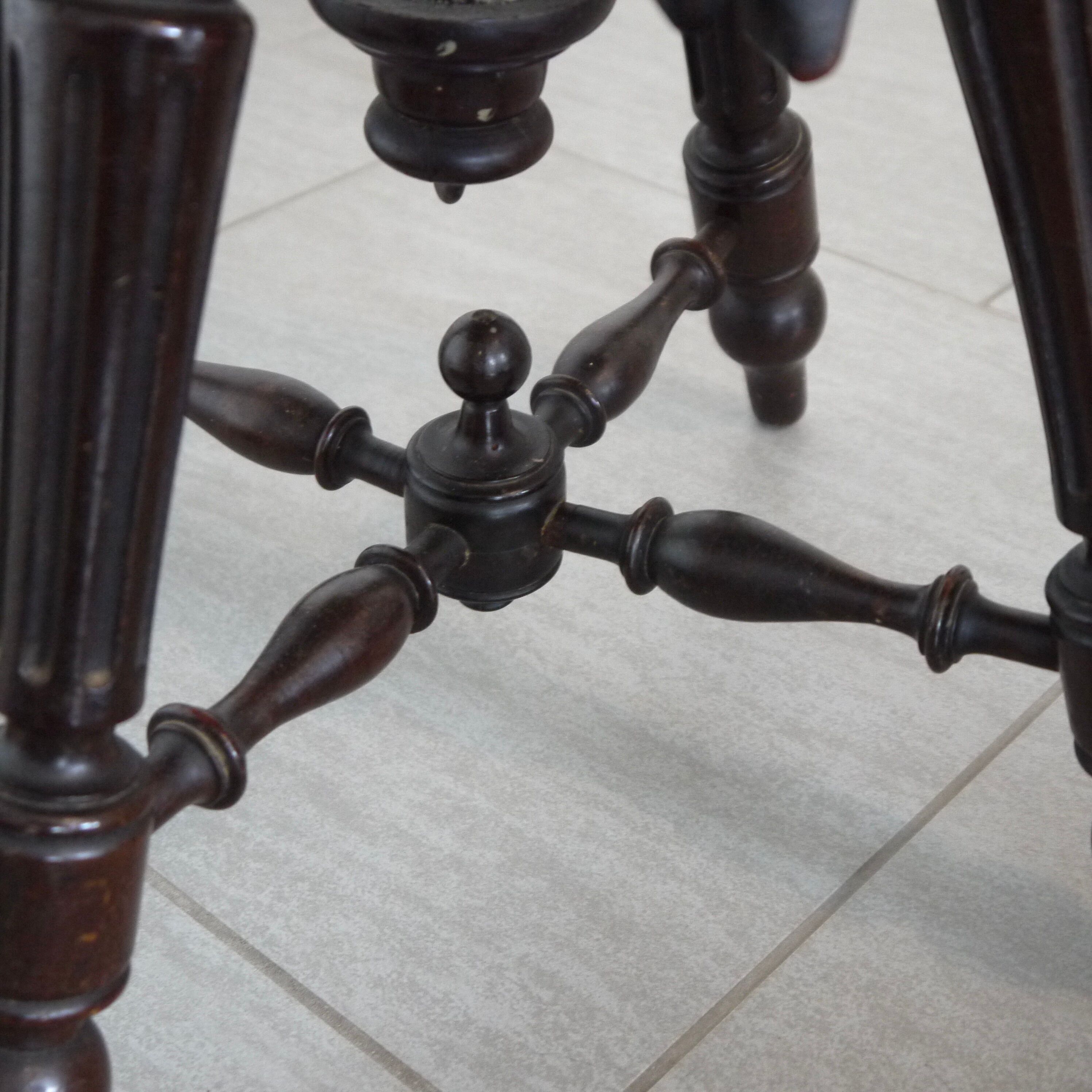 Napoleon III piano stool