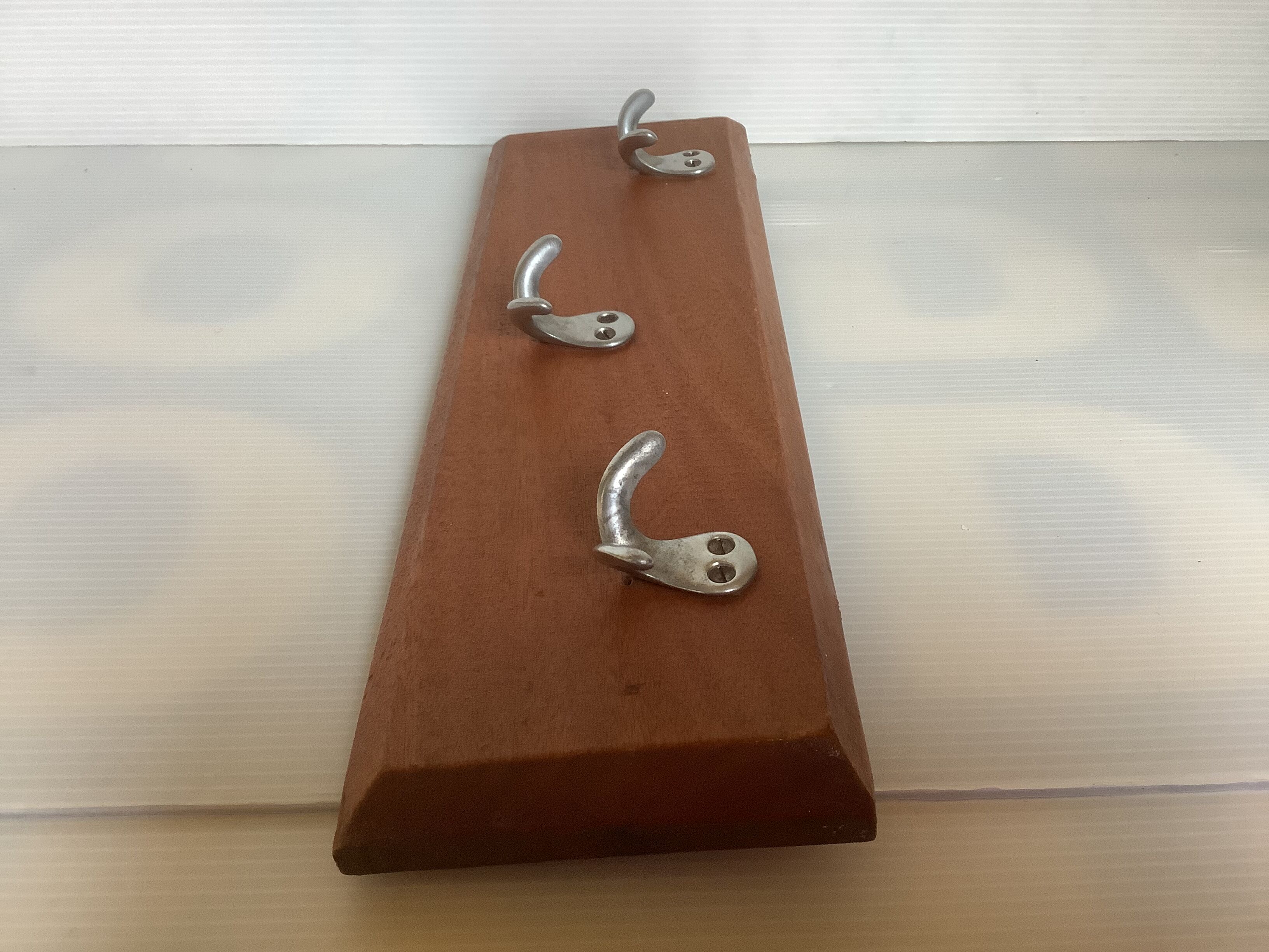 Wooden tea towel holder three double aluminum hooks