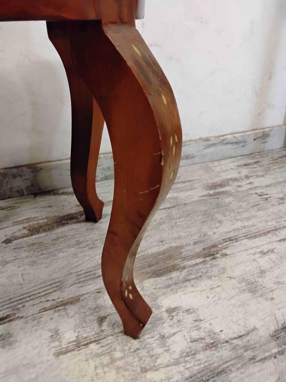 Small side table, pedestal table