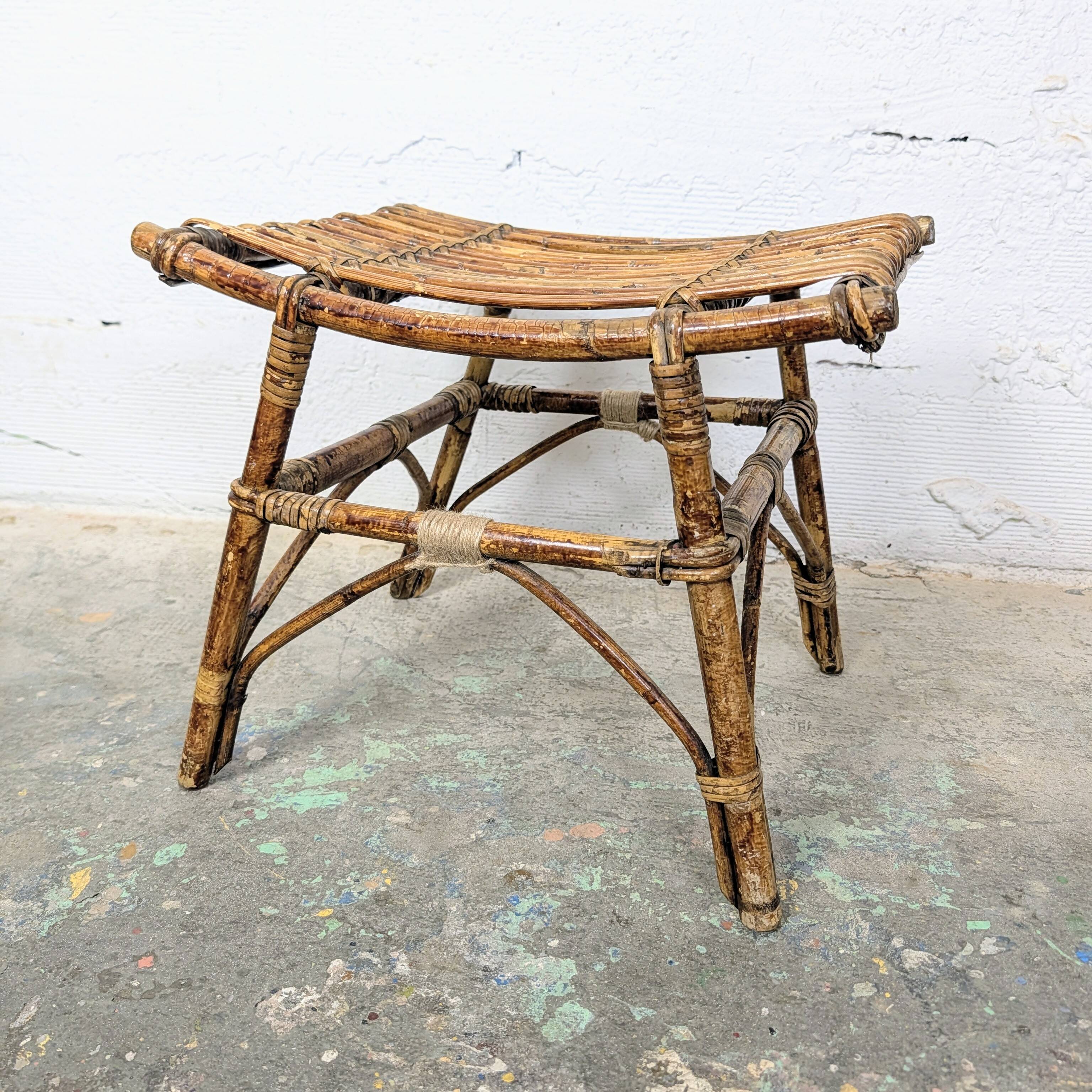 Tabouret en rotin vintage