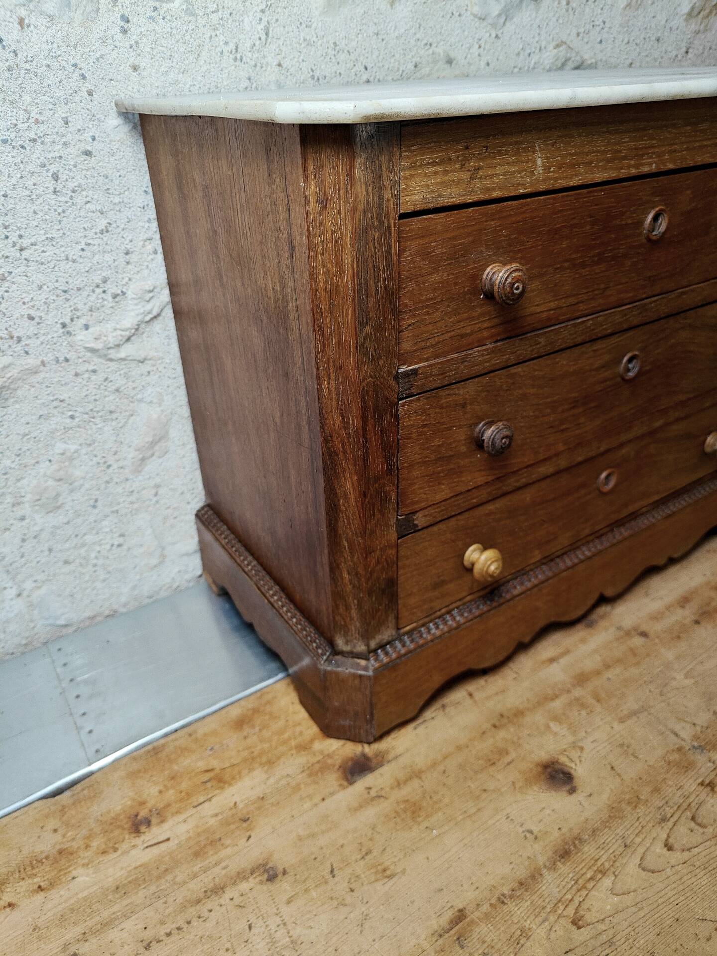 Small miniature table chest in oak and marble.