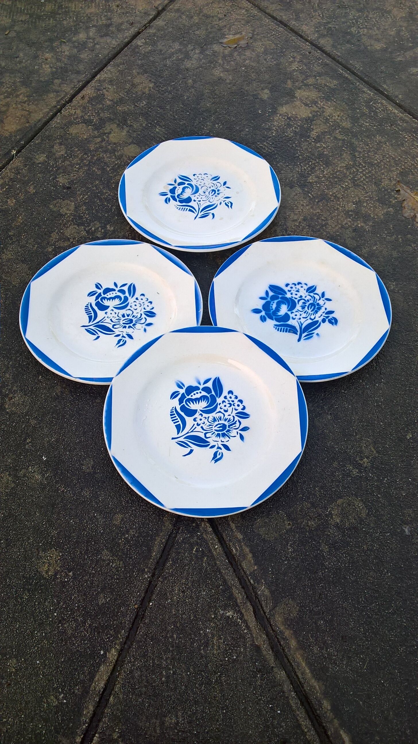Lot of 4 plates in faience Digoin Sarreguemines "Blue Flower"