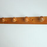 Scandinavian pine wooden ball shaped coat hooks, 1970s.