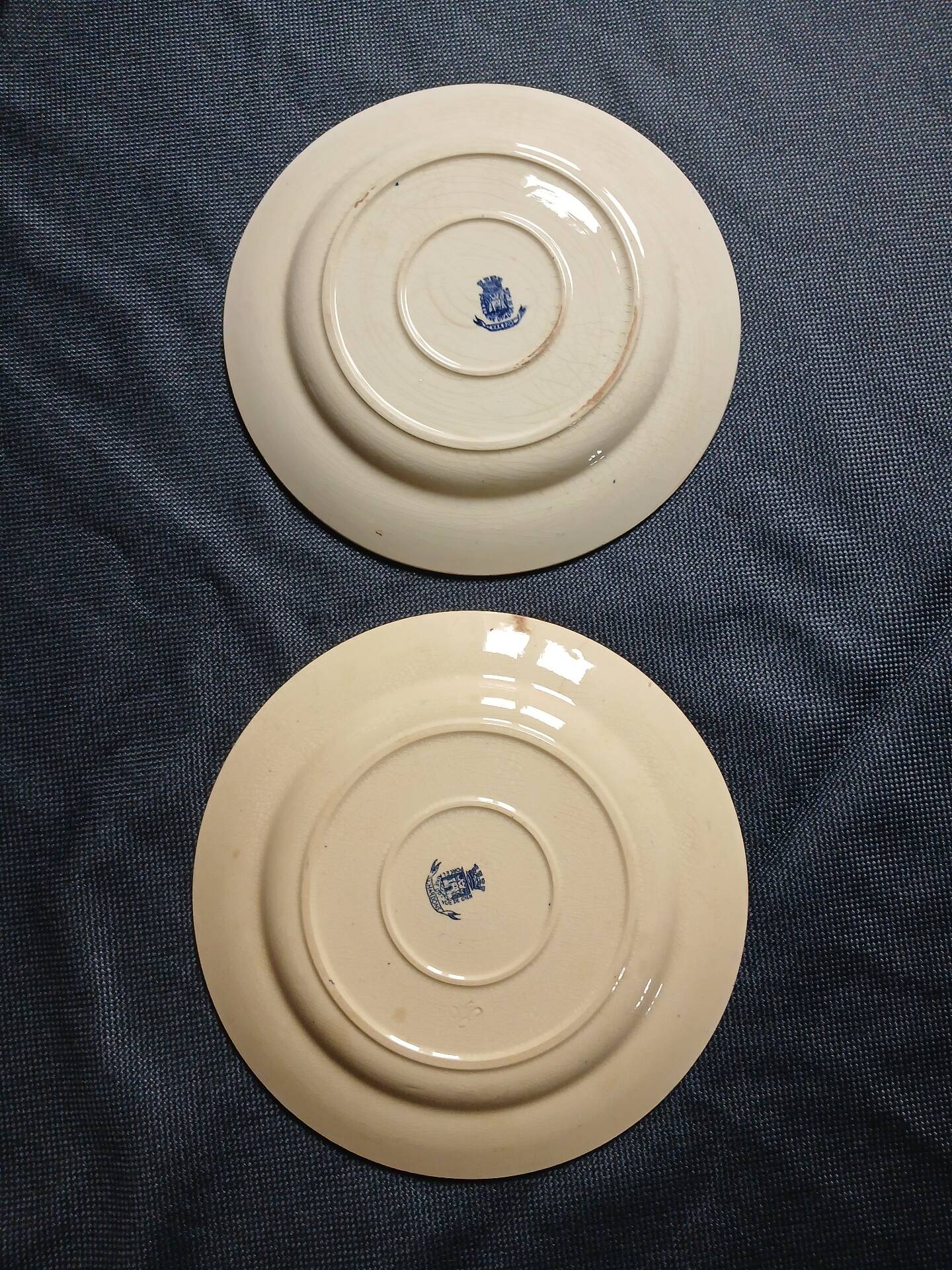 14 dinner plates + 2 "Chardons" dishes from Gien