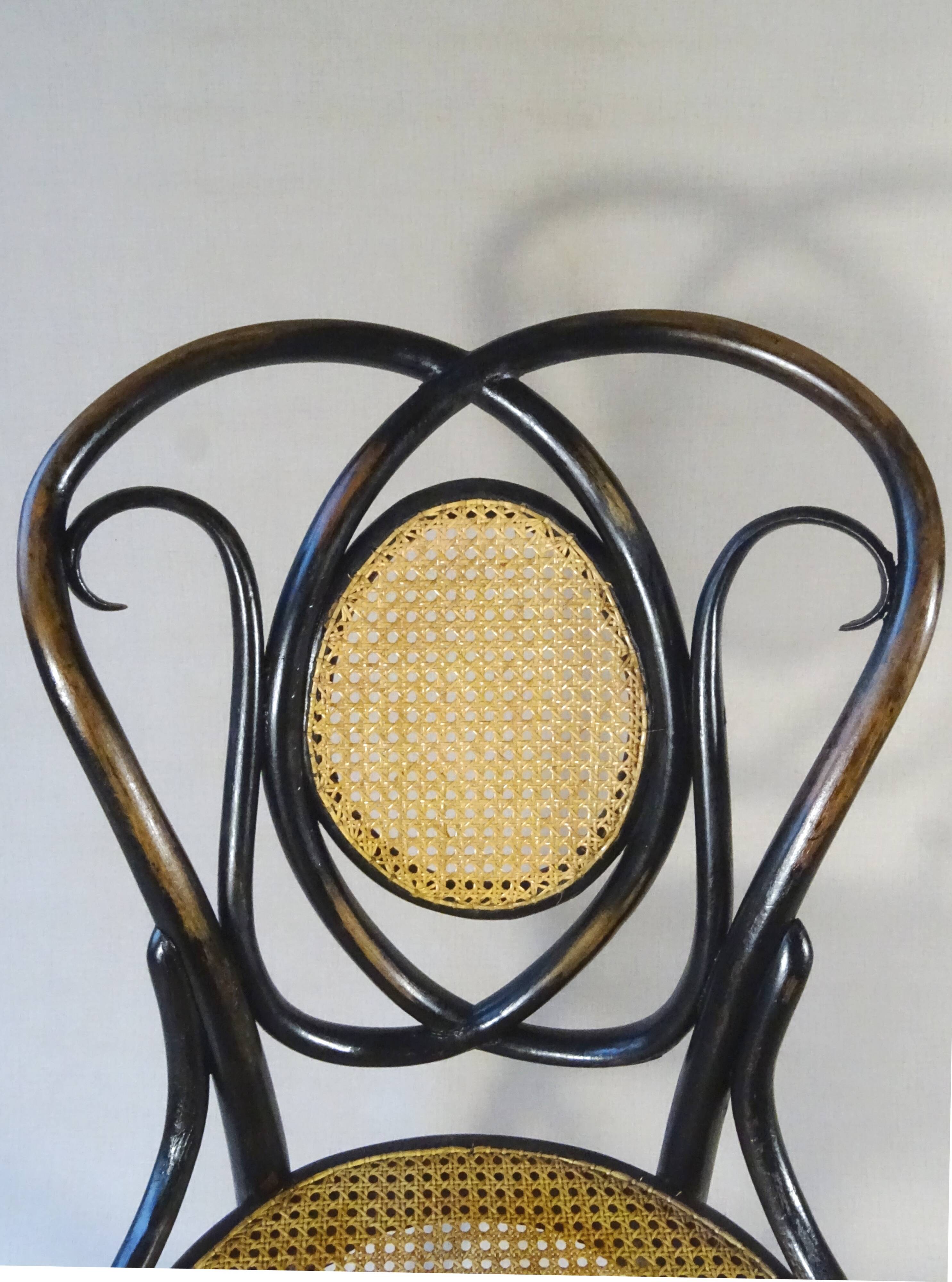 Chaise N°22 par Chevallier à Fiume vers 1890, no Thonet