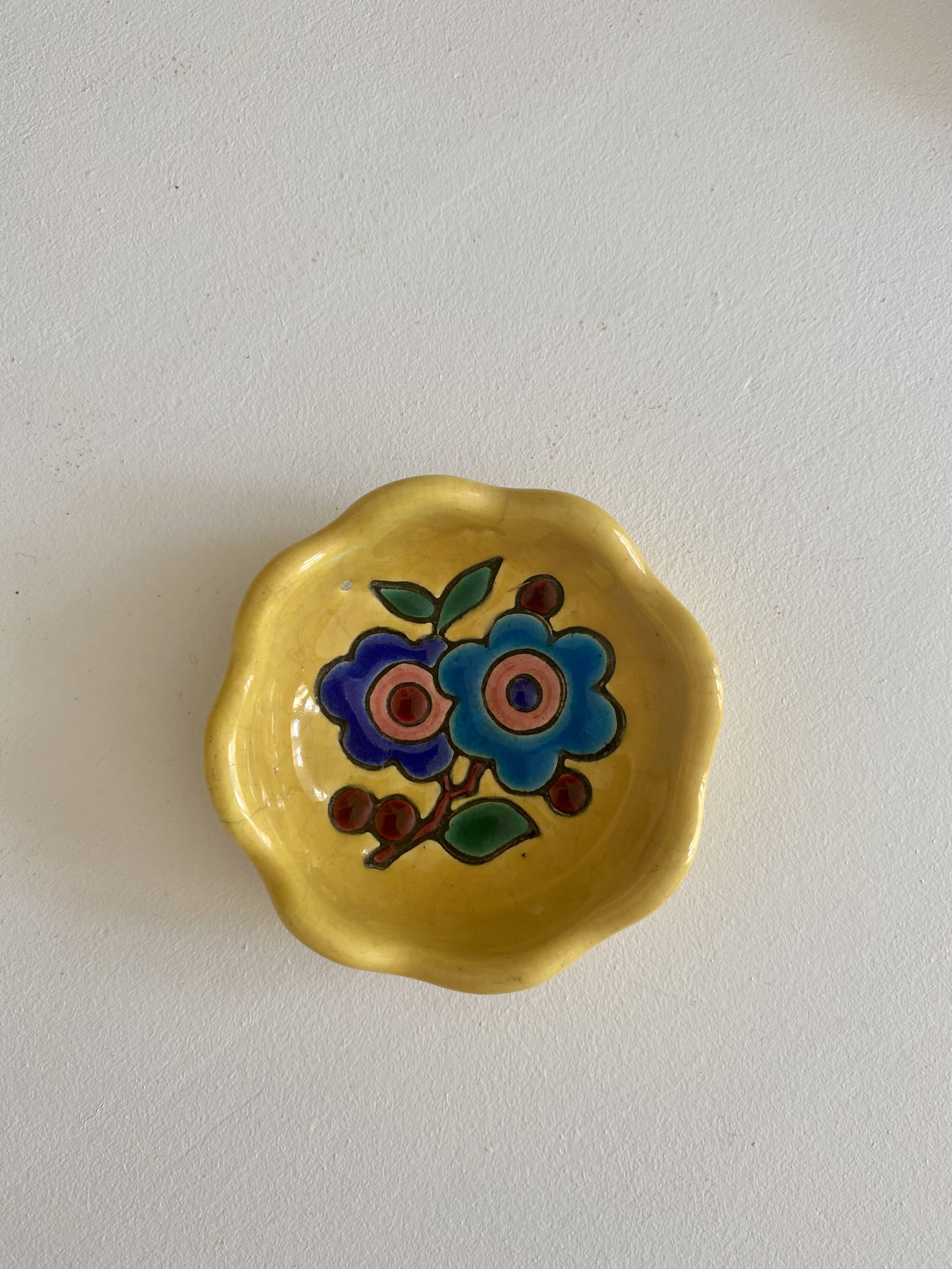 Trio of empty cups Longwy pocket