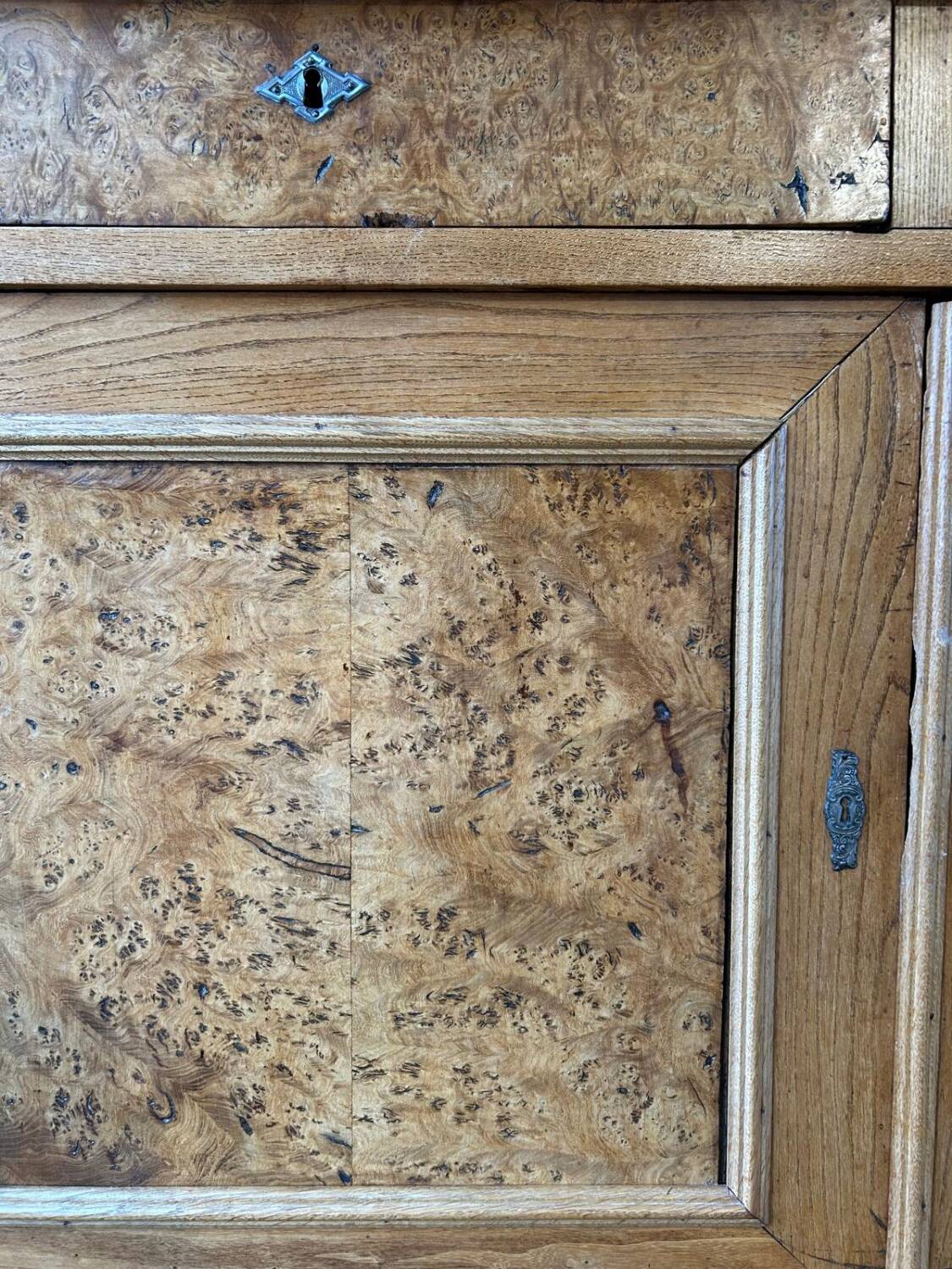 Buffet in elm veneer