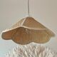 Suspension fleur en rotin vintage beige