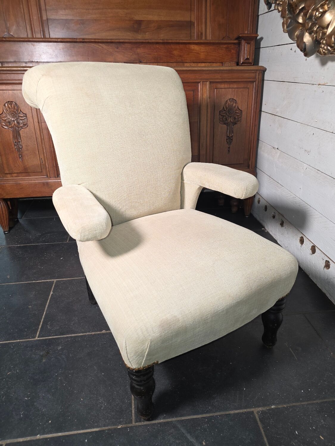 Napoleon III crapaud armchair with a reclined backrest