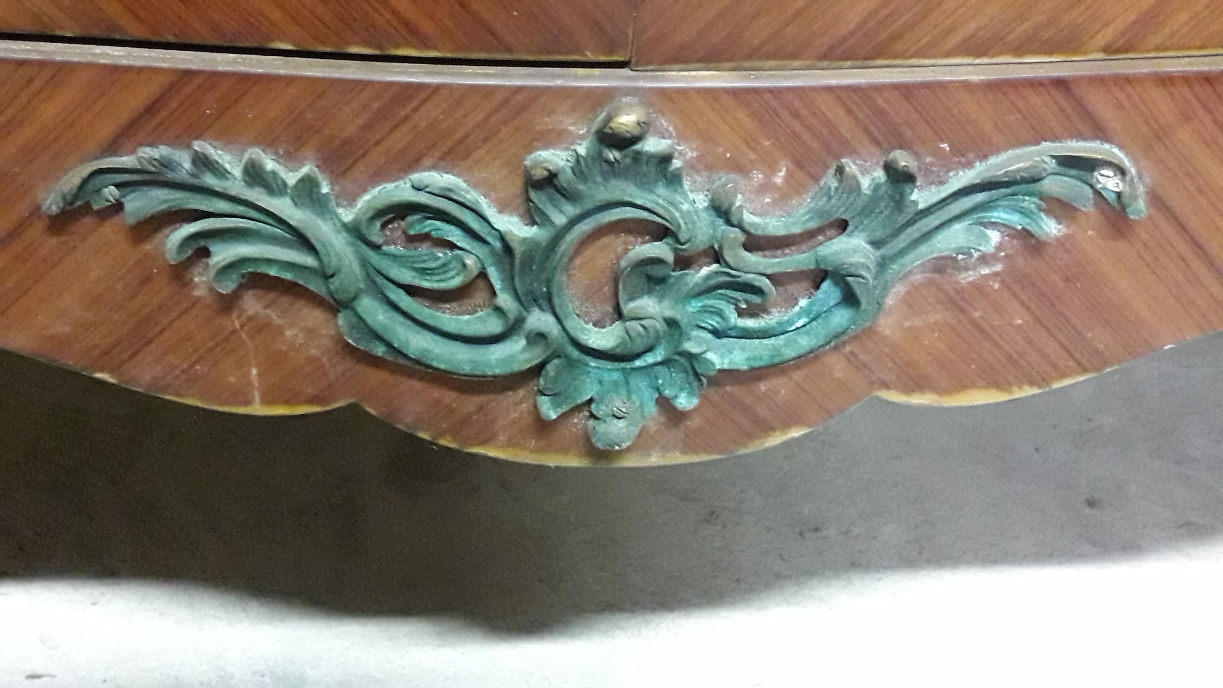 Low bronze marquèterie and marble top