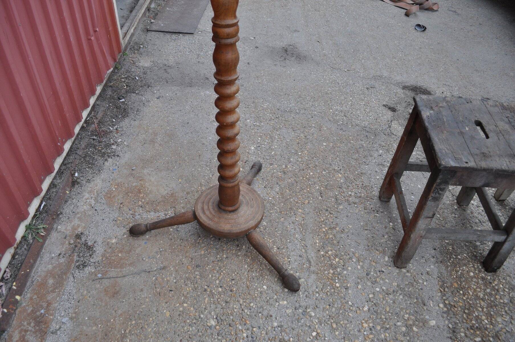 Brown turned beech coat stand, sculpted column, stable tripod.