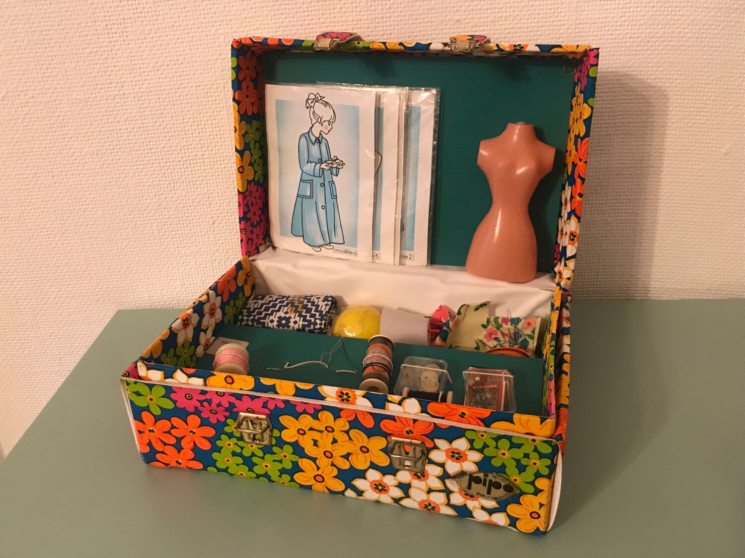 Suitcase sewing sewing box learning vintage flower