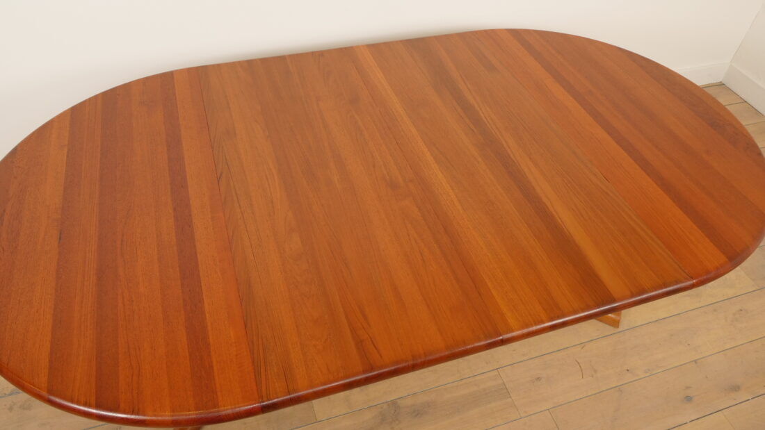 Vintage extendable round dining table | Dyrlund | Solid teak | Danish