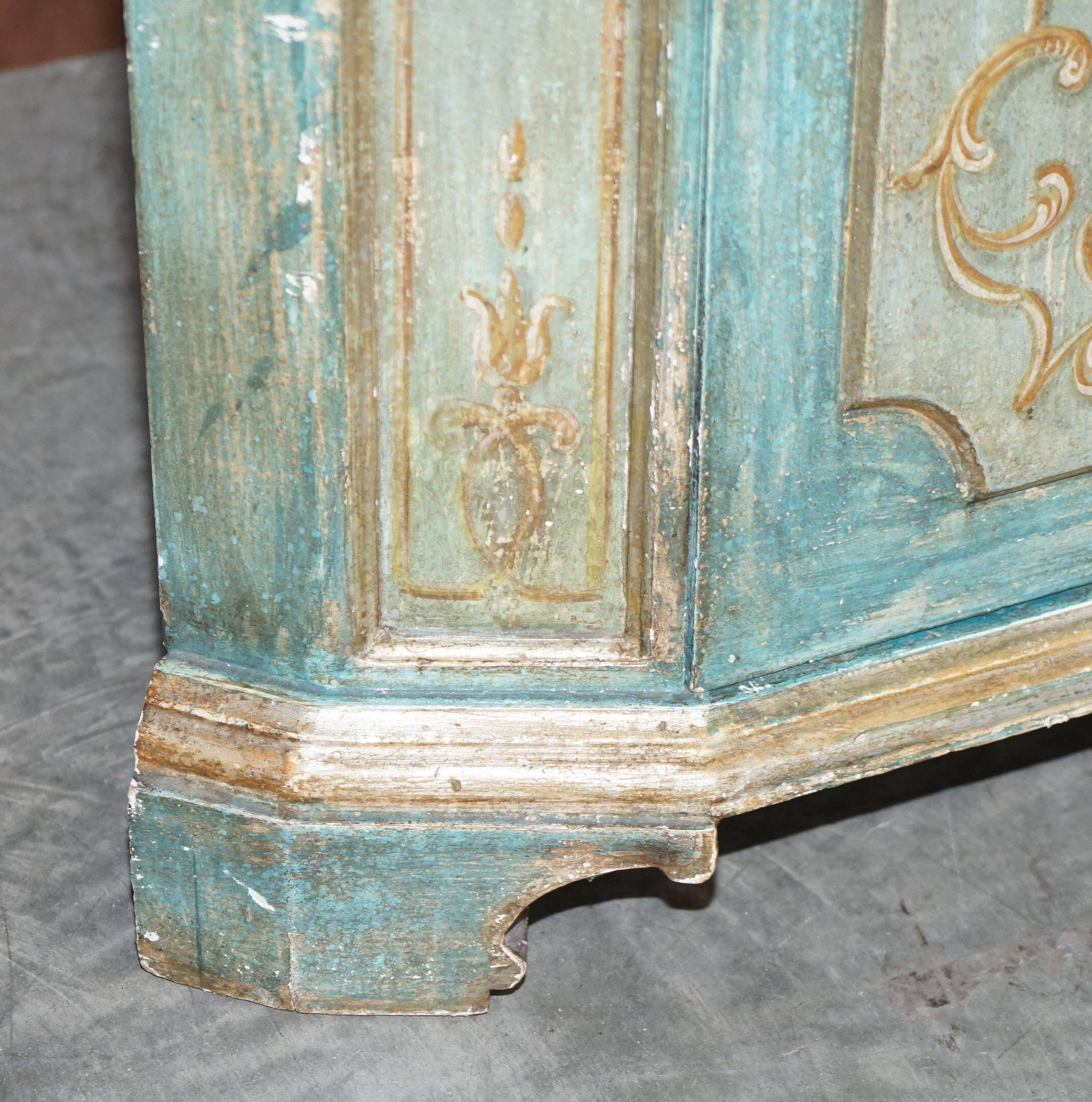 Buffet d'angle vintage peint main style français dessus marbré
