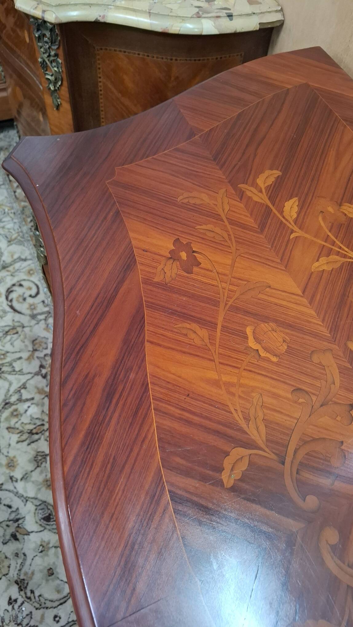 Marquetry chest of drawers