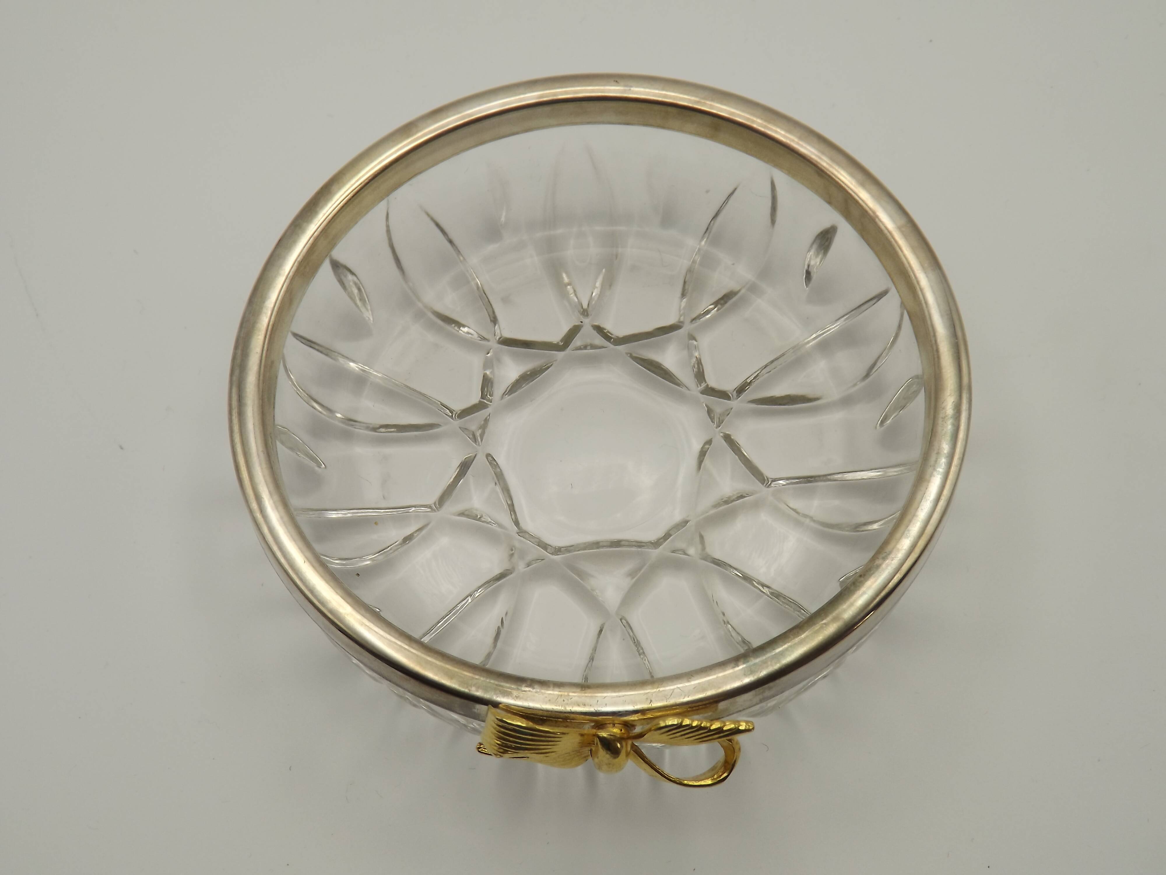 Set of 2 glass and metal bowls with a bow design.