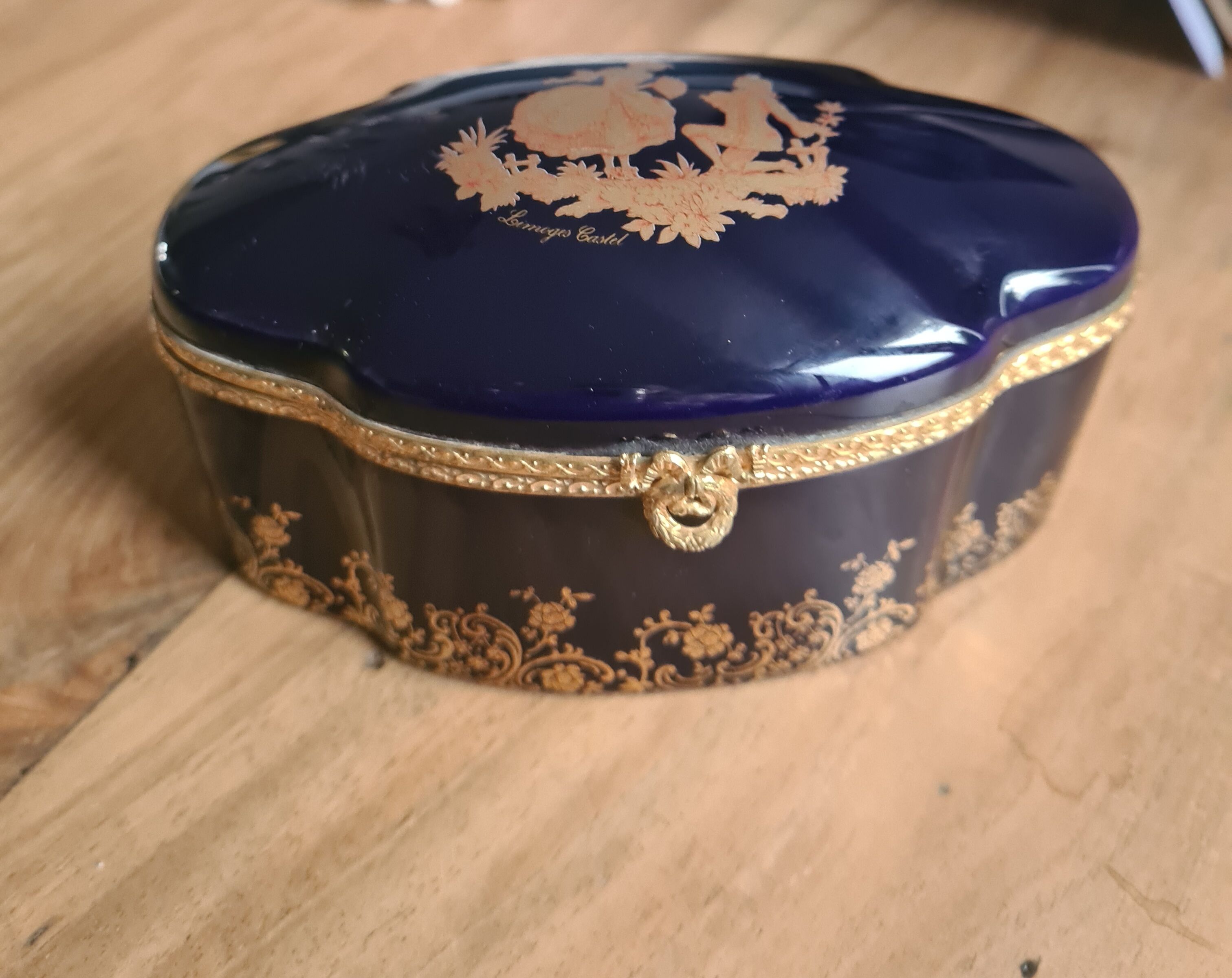 Porcelain jewelry box Limoges Oven Blue