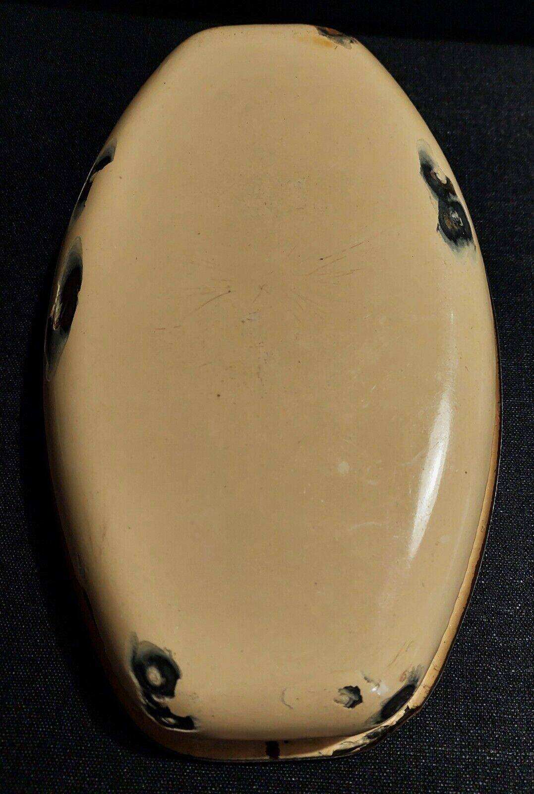 Bread basket in enameled sheet metal with brown dots, first half of the 20th century
