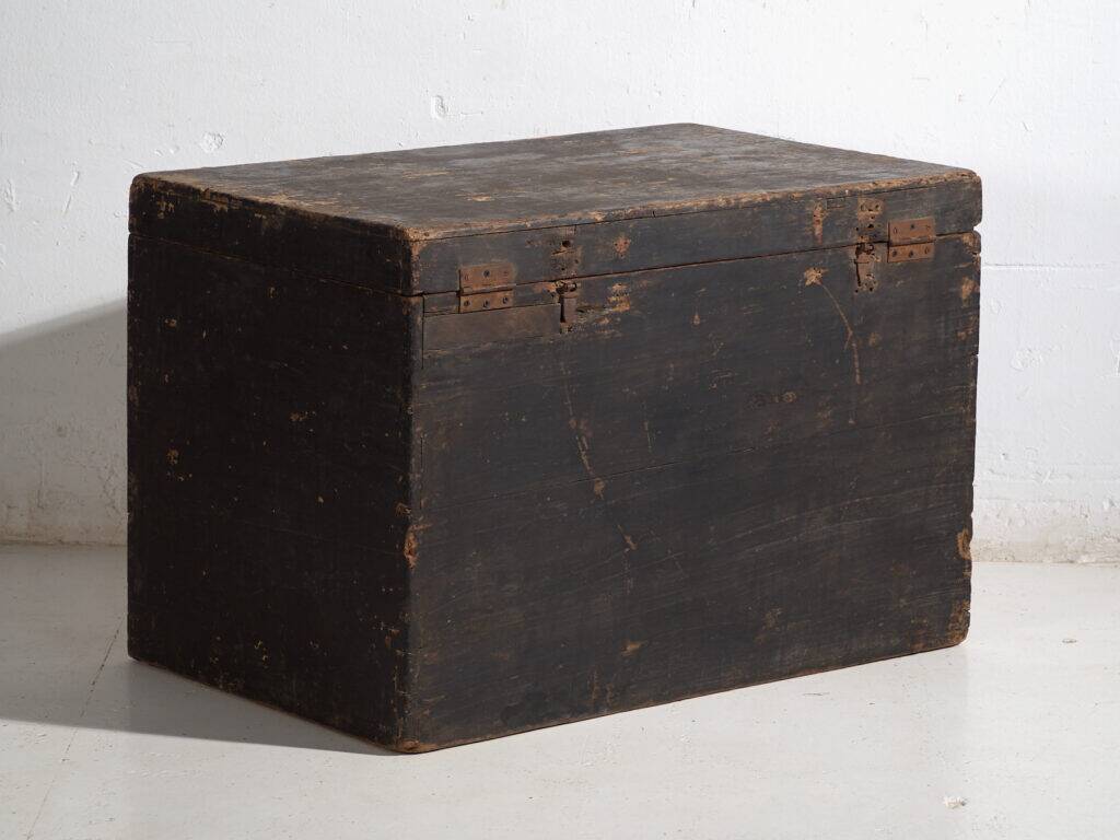 Antique Chinese chest painted in pine wood – China, circa 1900