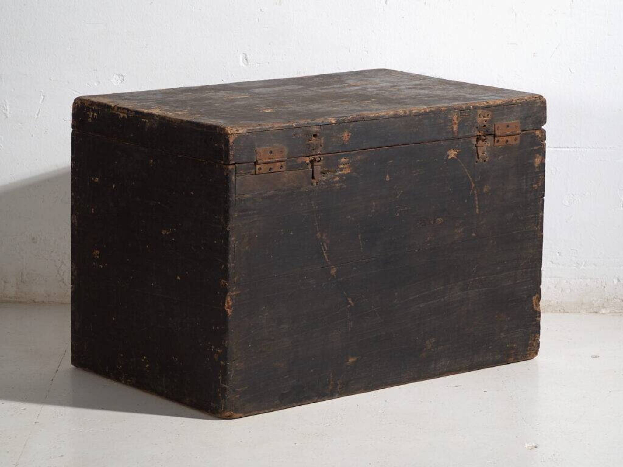 Antique Chinese chest painted in pine wood – China, circa 1900