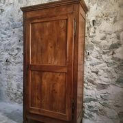 Armoire à linge, bonnetière ancienne en merisier français