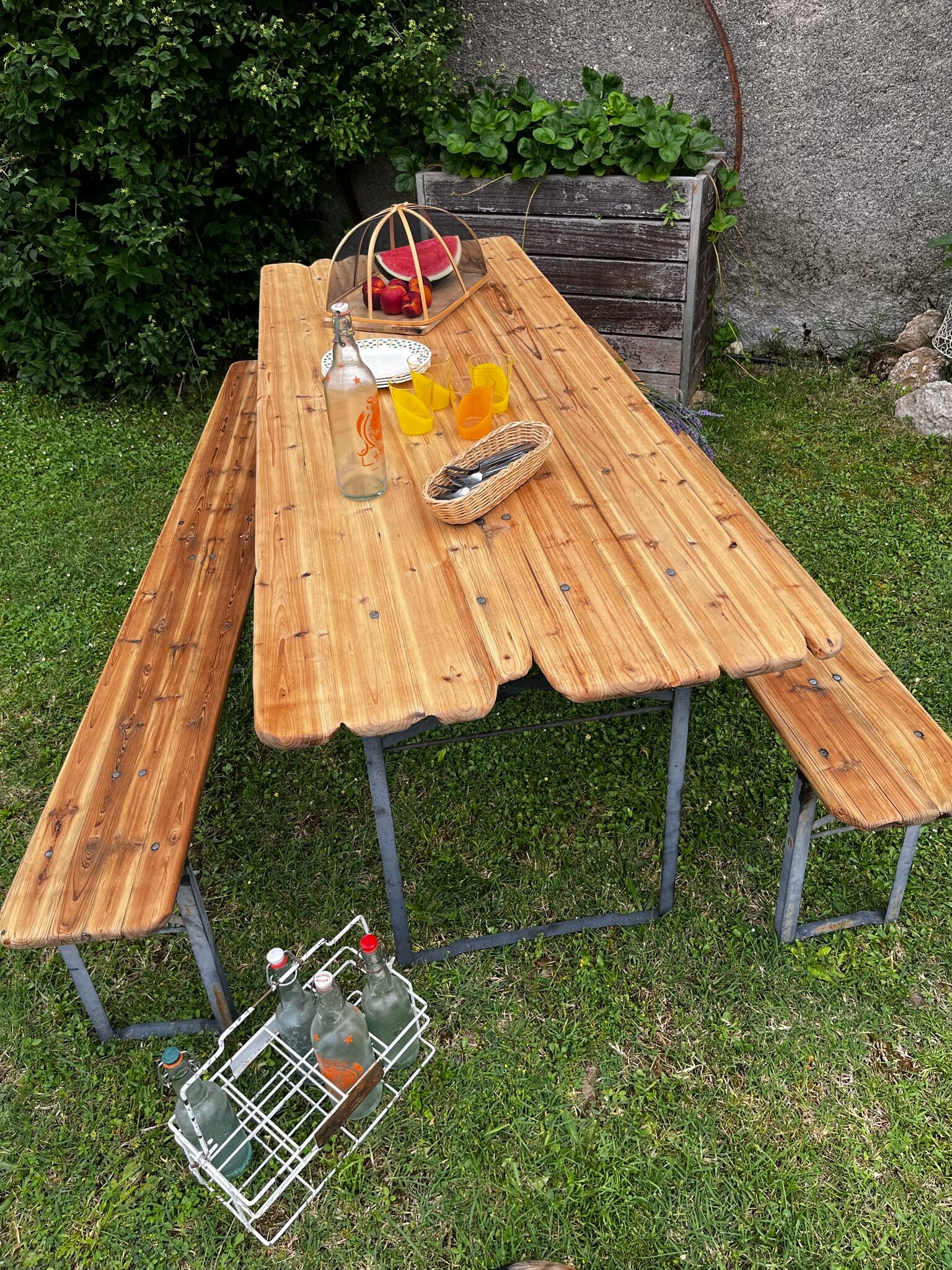 Guinguette table and benches