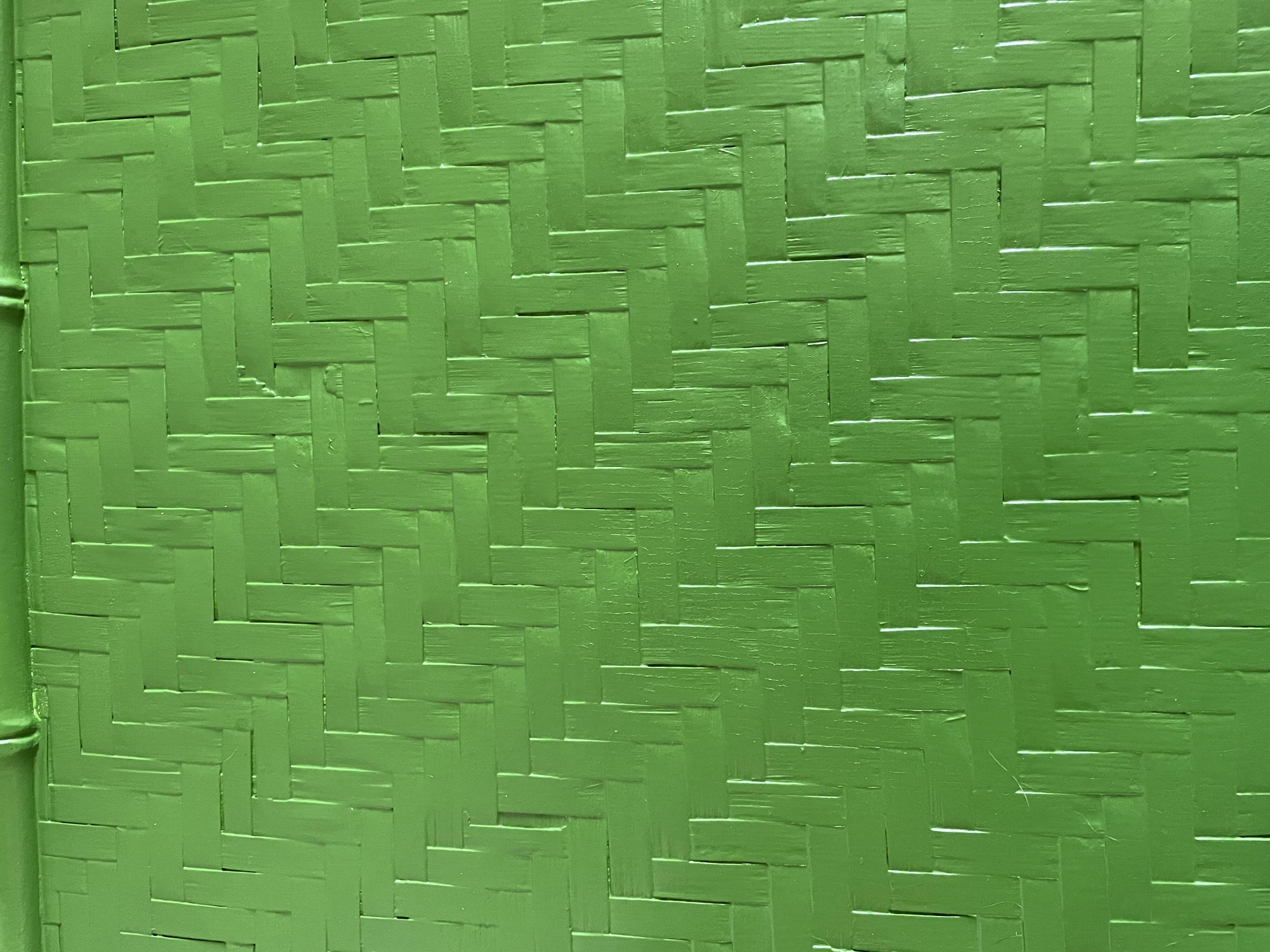 Table with 3 wood and bamboo trays