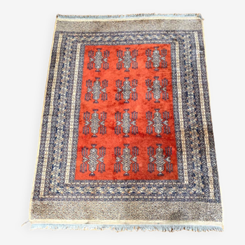 Antique oriental rug in wool and woven silk