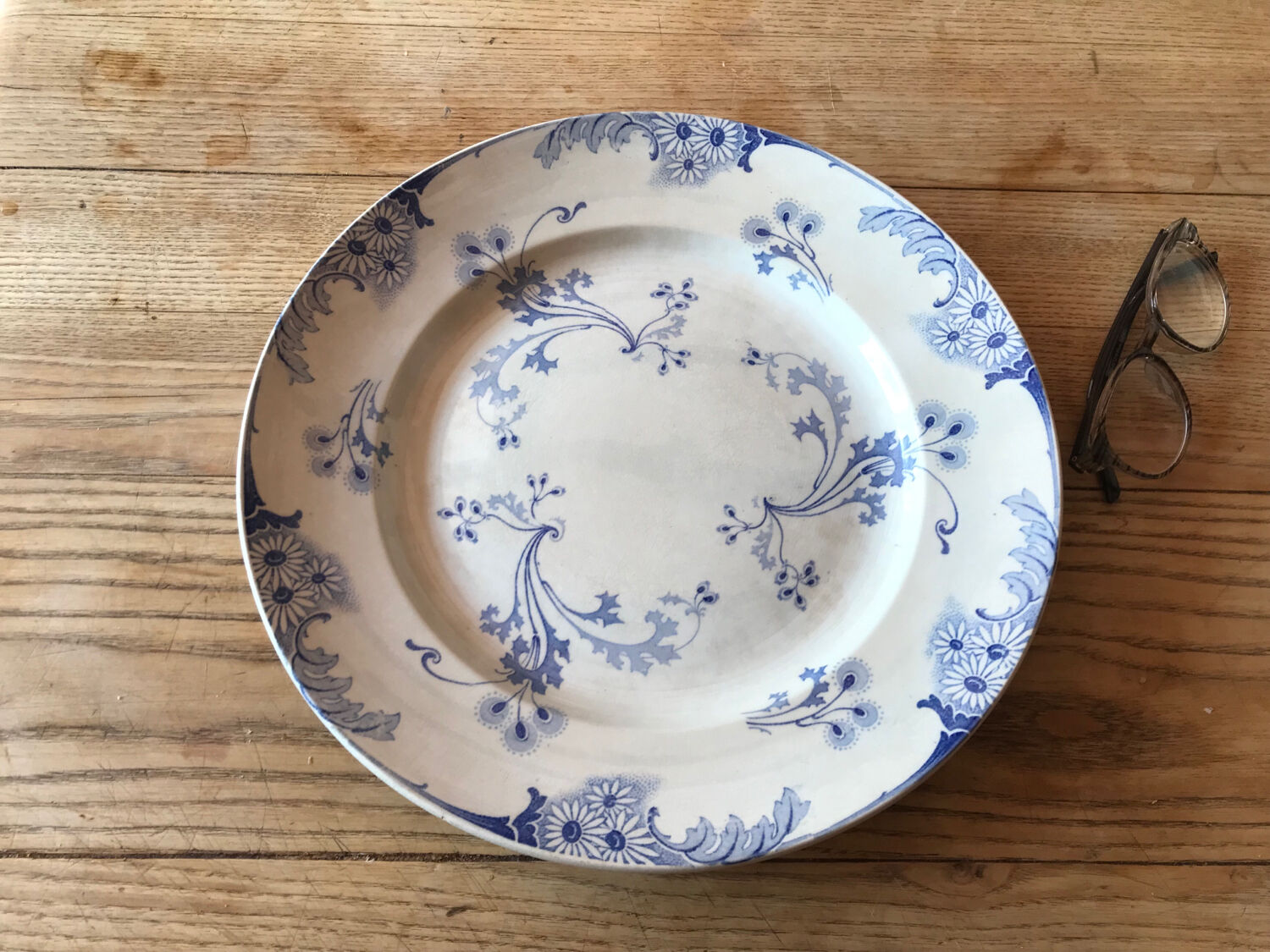 Round iron earth serving dish K&G Lunéville