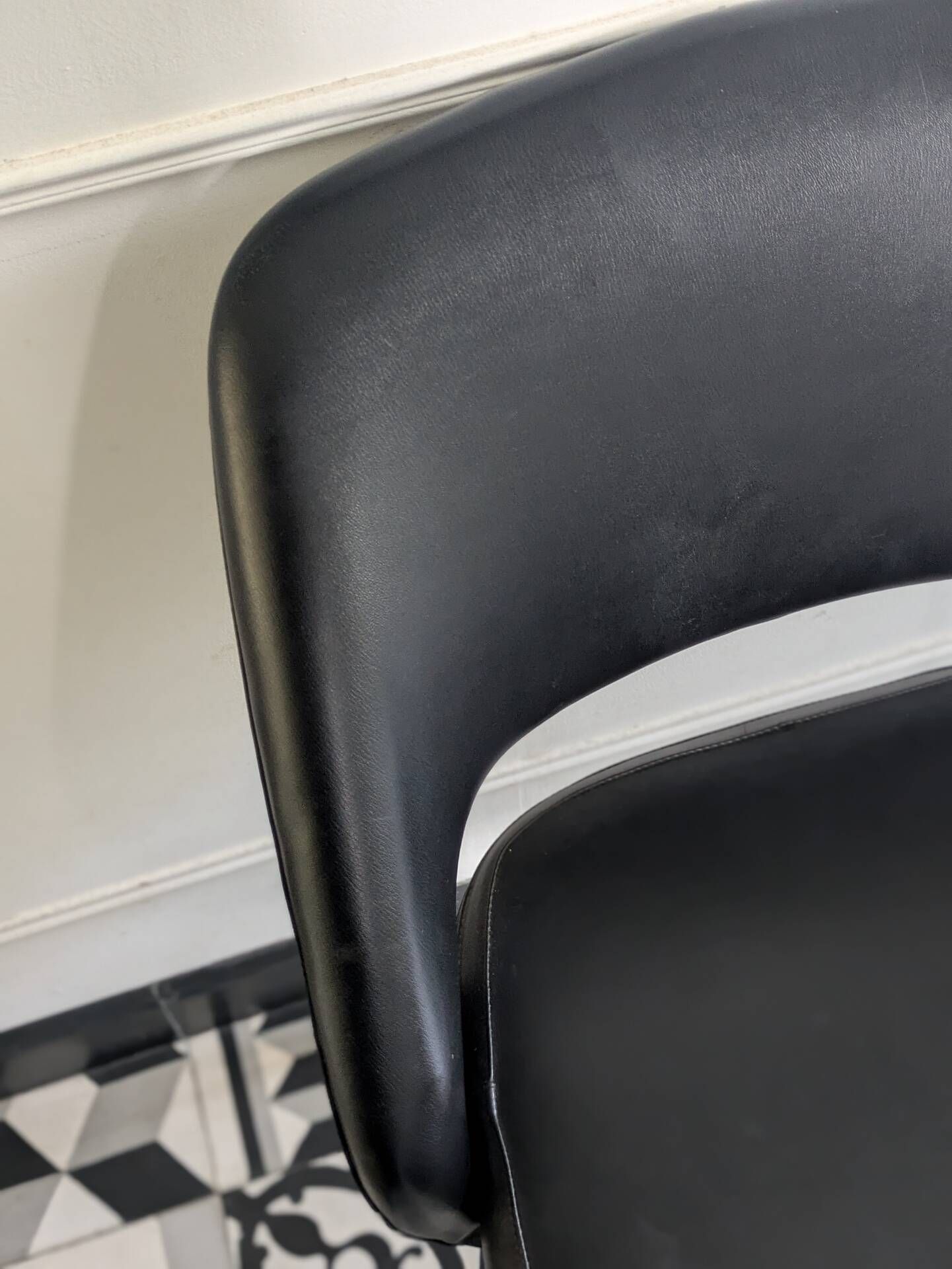 Pair of vintage 1970s armchairs/chairs in Italian Saarinen style.