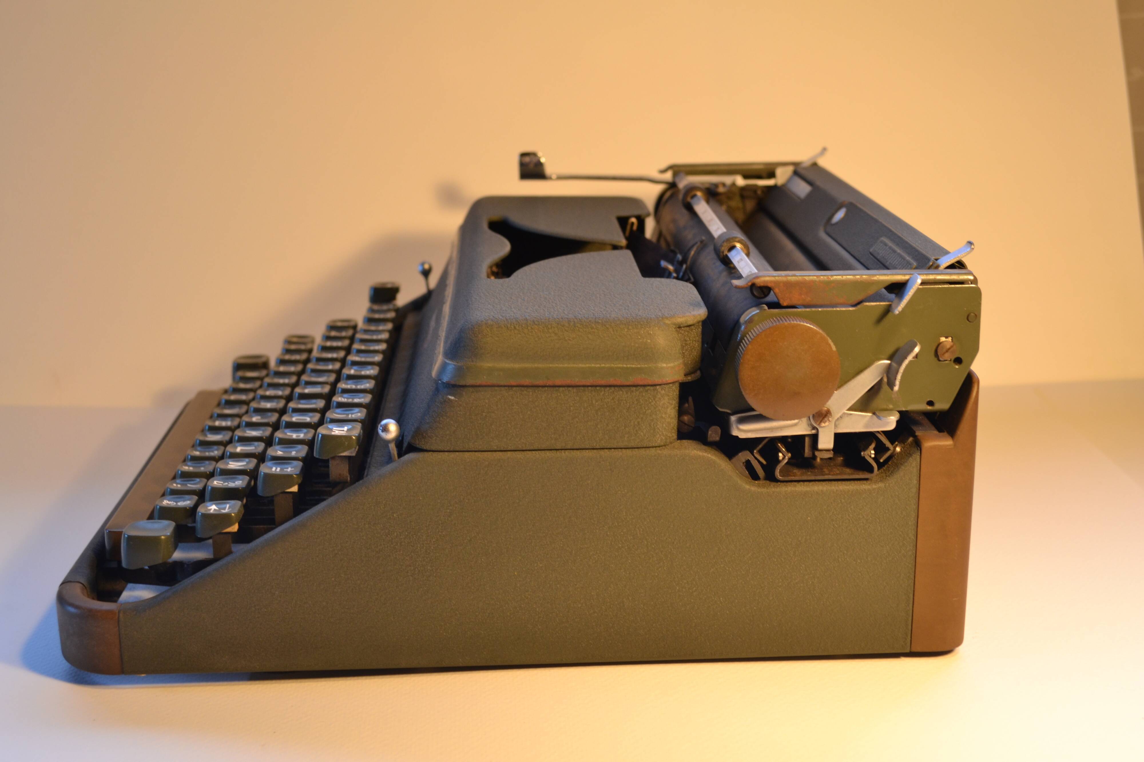 Typewriter Hermes 2000 - 1950's