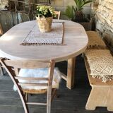 ROUND TABLE