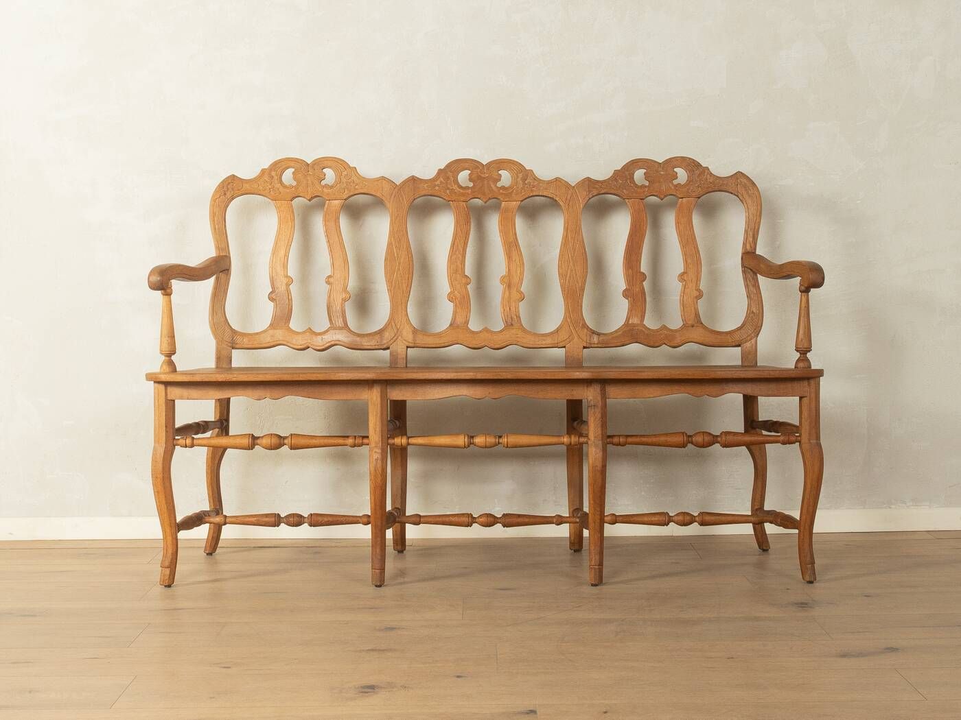 Ensemble de sièges antiques