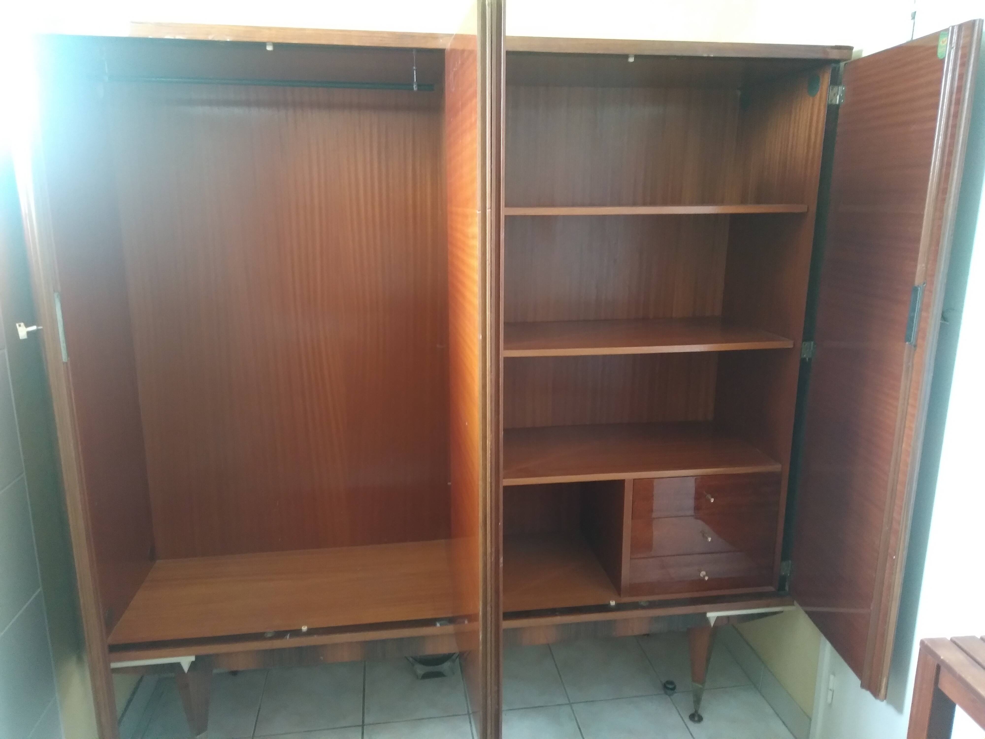 Armoire en bois palissandre laquée marqueterie