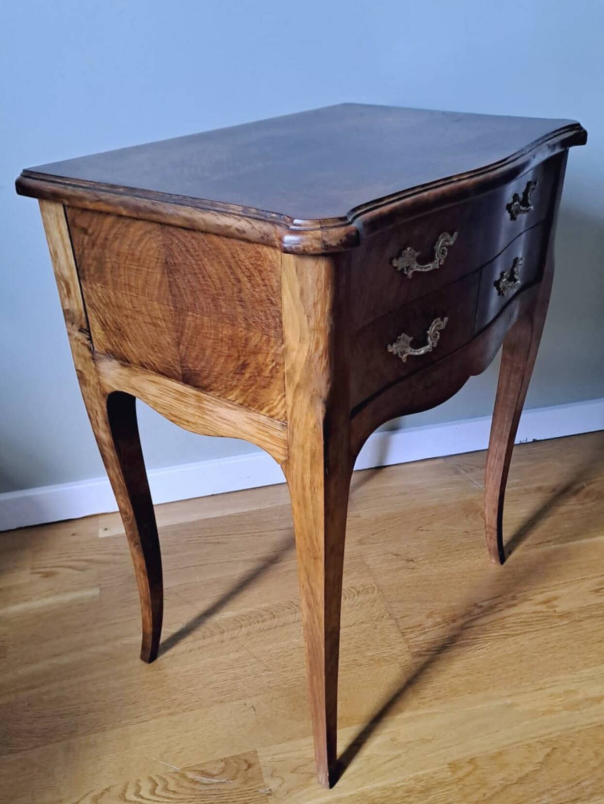 Antique chest of drawers