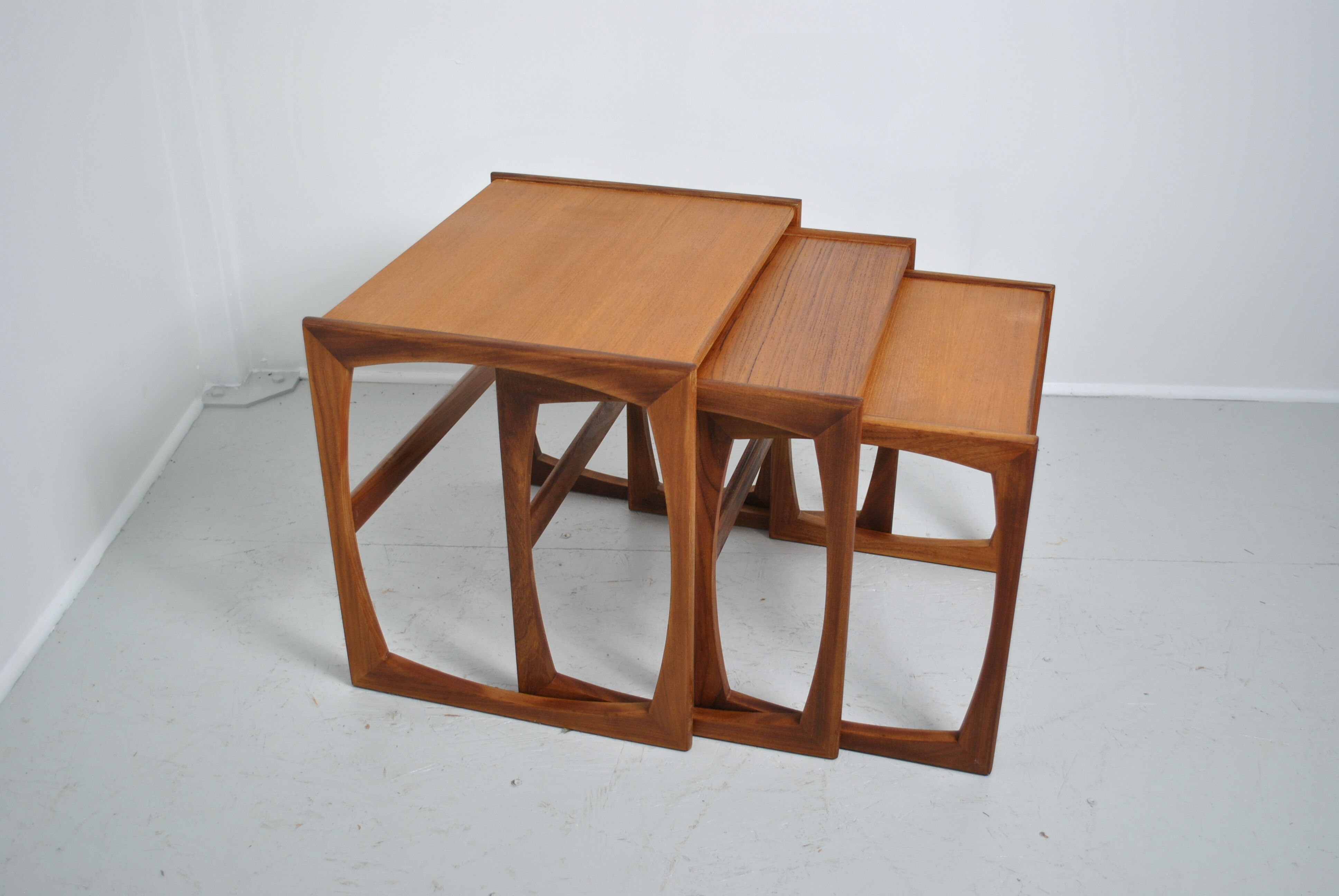 Table gigogne Gplan en teck 1970