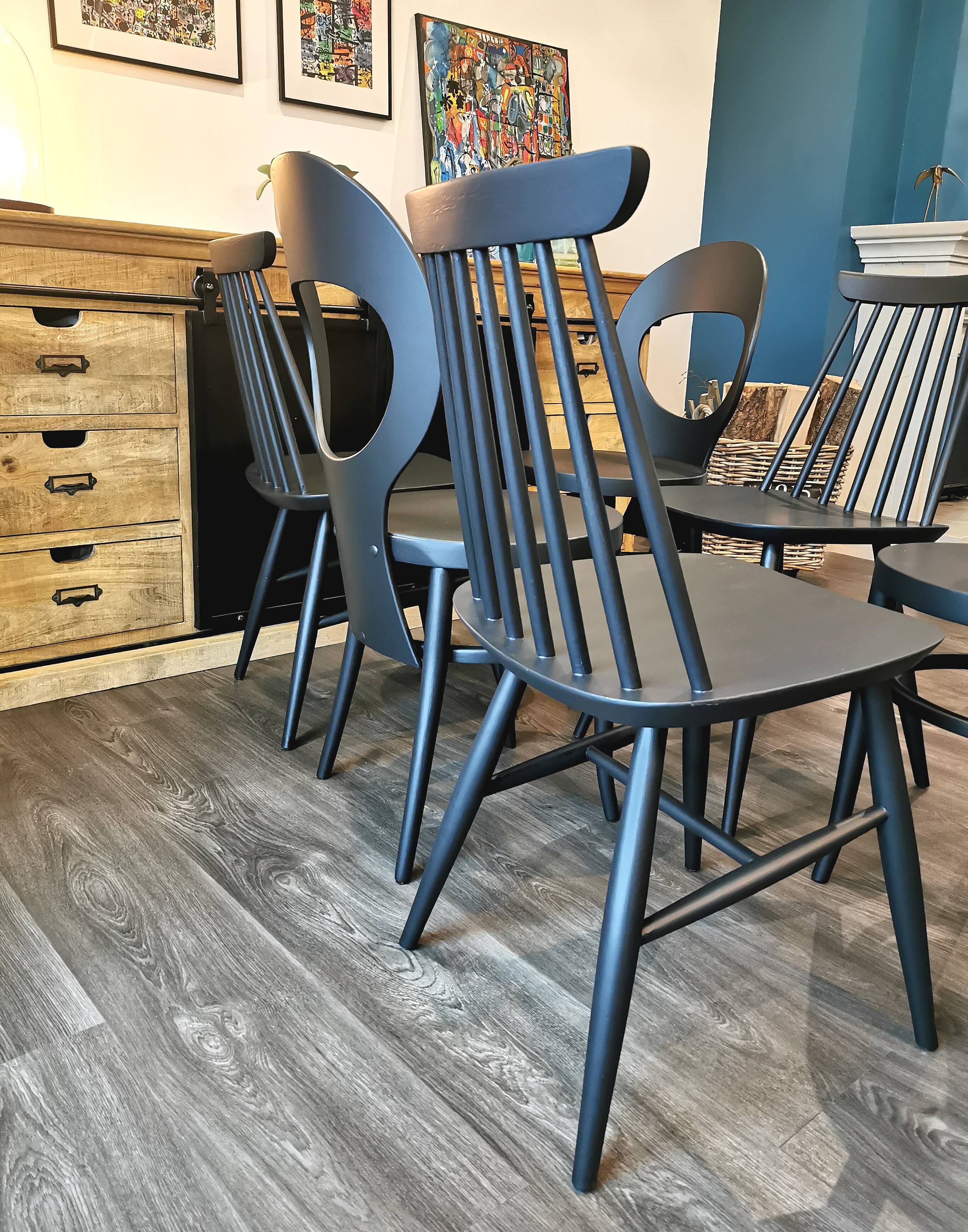 Series of 6 mismatched bistro chairs Baumann and Gizycko