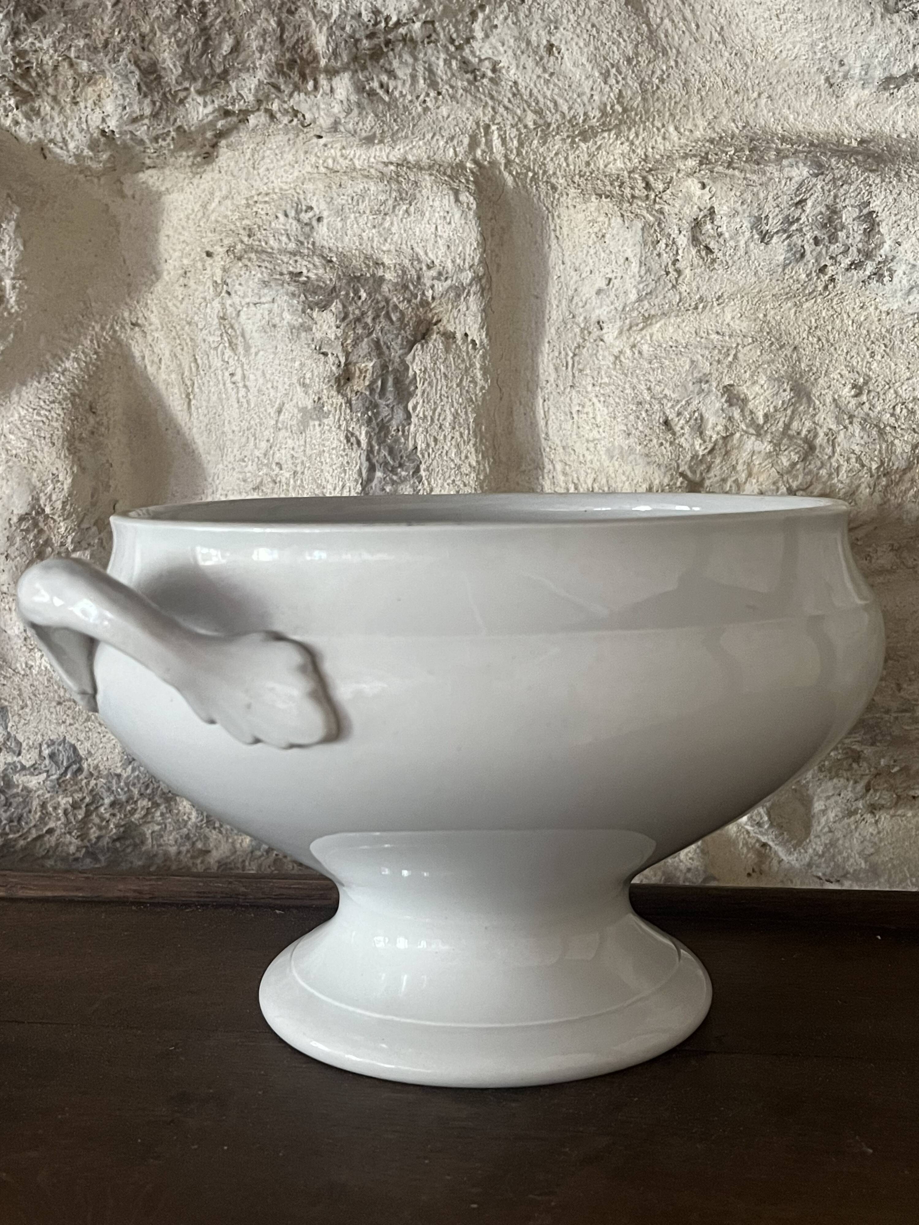 White porcelain soup tureen - Moulin des Loups