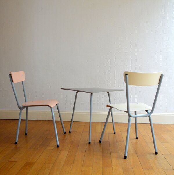 Table tripode et chaises vintage 1950