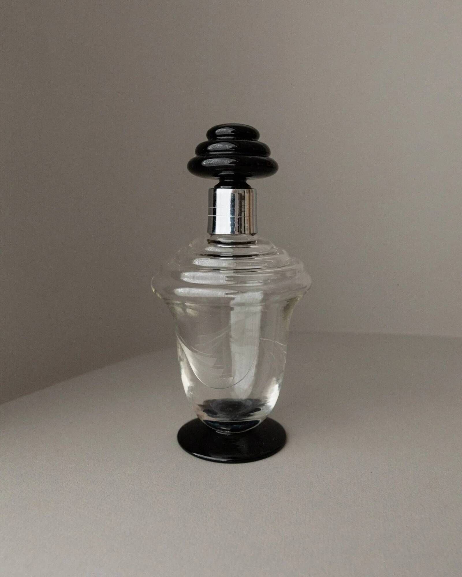 Transparent Murano glass decanter with black stopper and silver neck collar, Art Deco, 1930s Italy