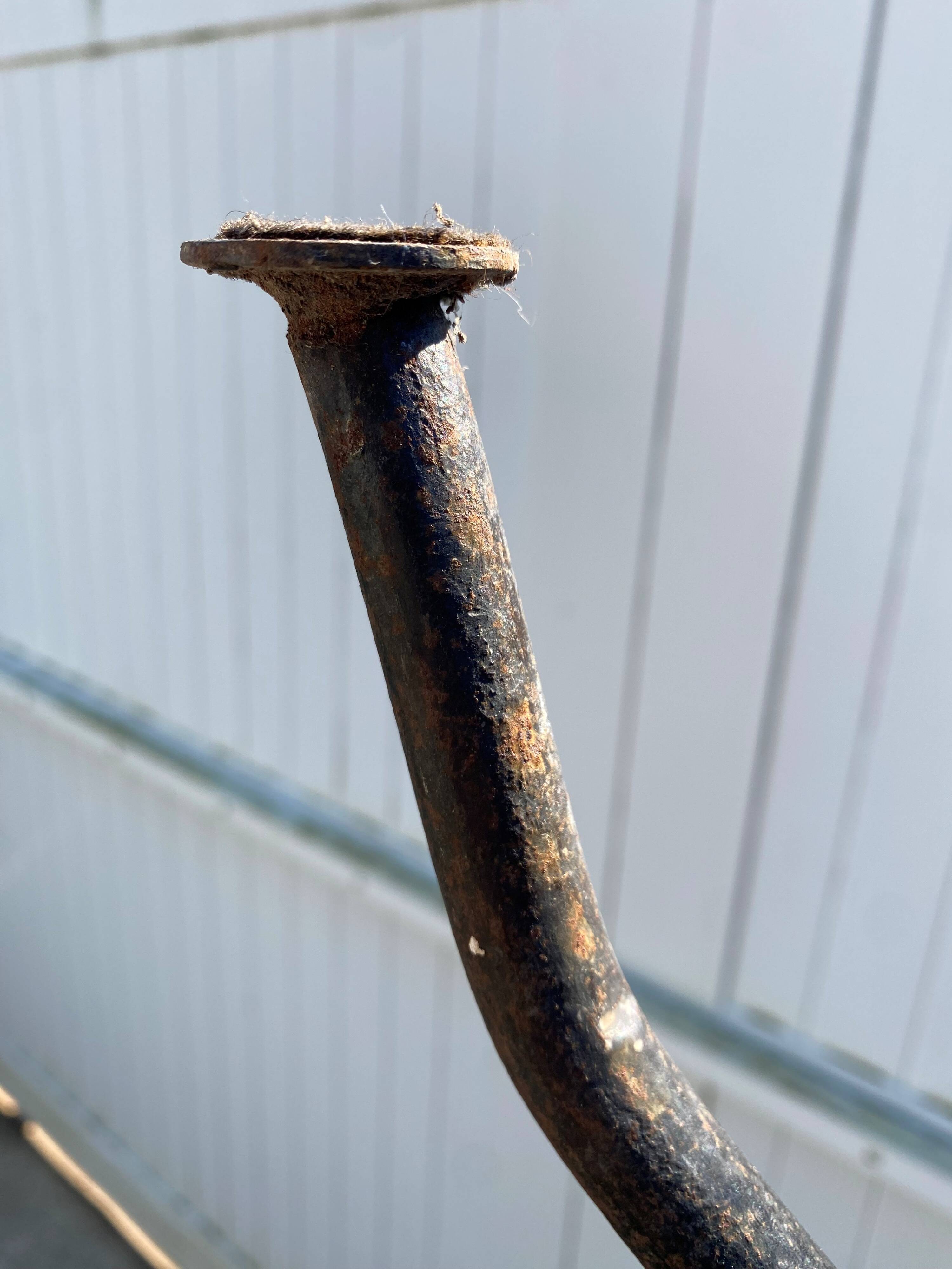 Paire de tabourets de bar pivotants artisanaux en métal de style industriel, 1950