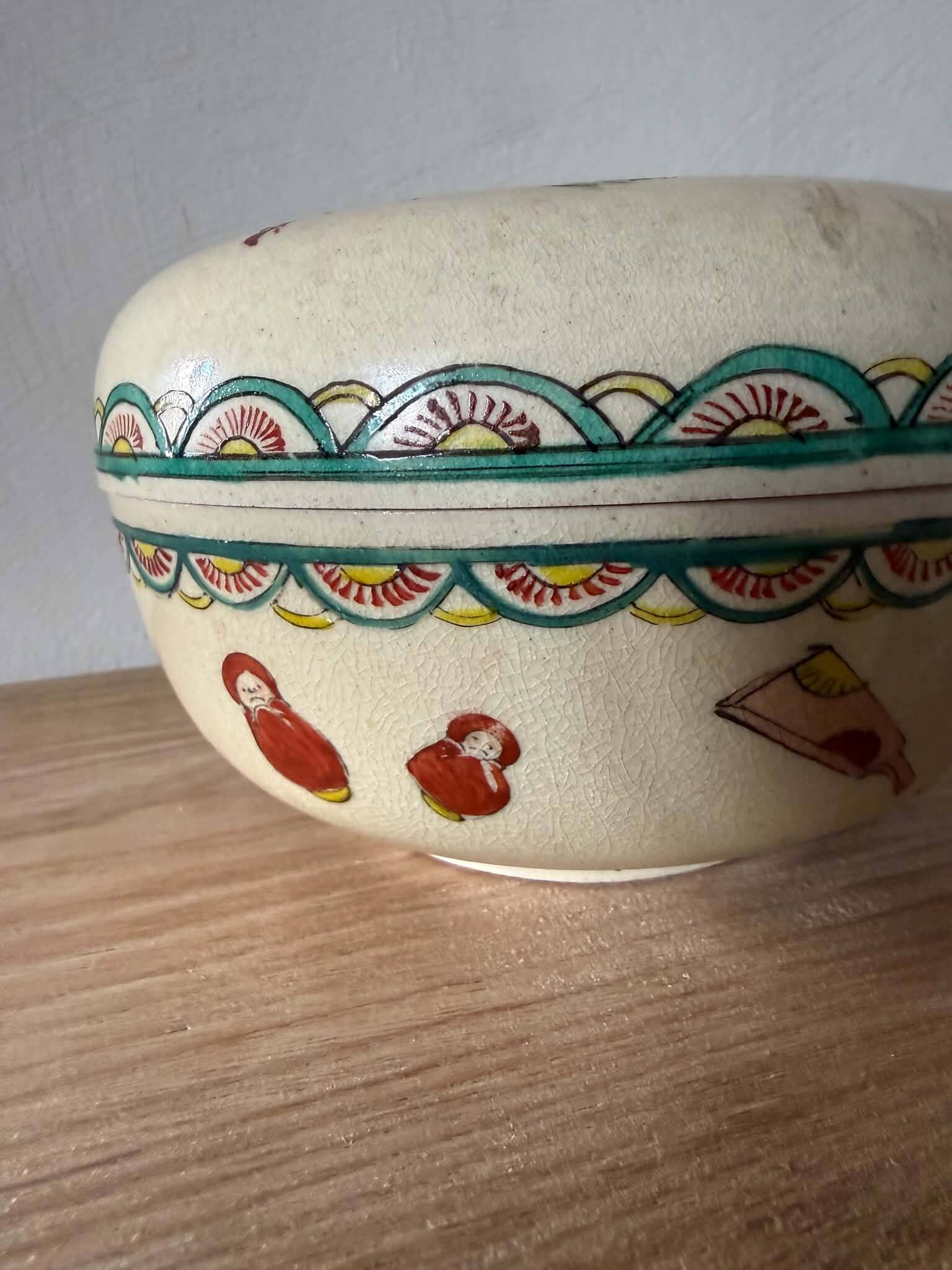 Japanese covered Satsuma ceramic box – heron and flowers decoration – signed