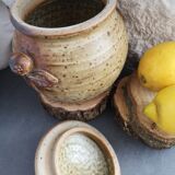 Olive pot in sandstone